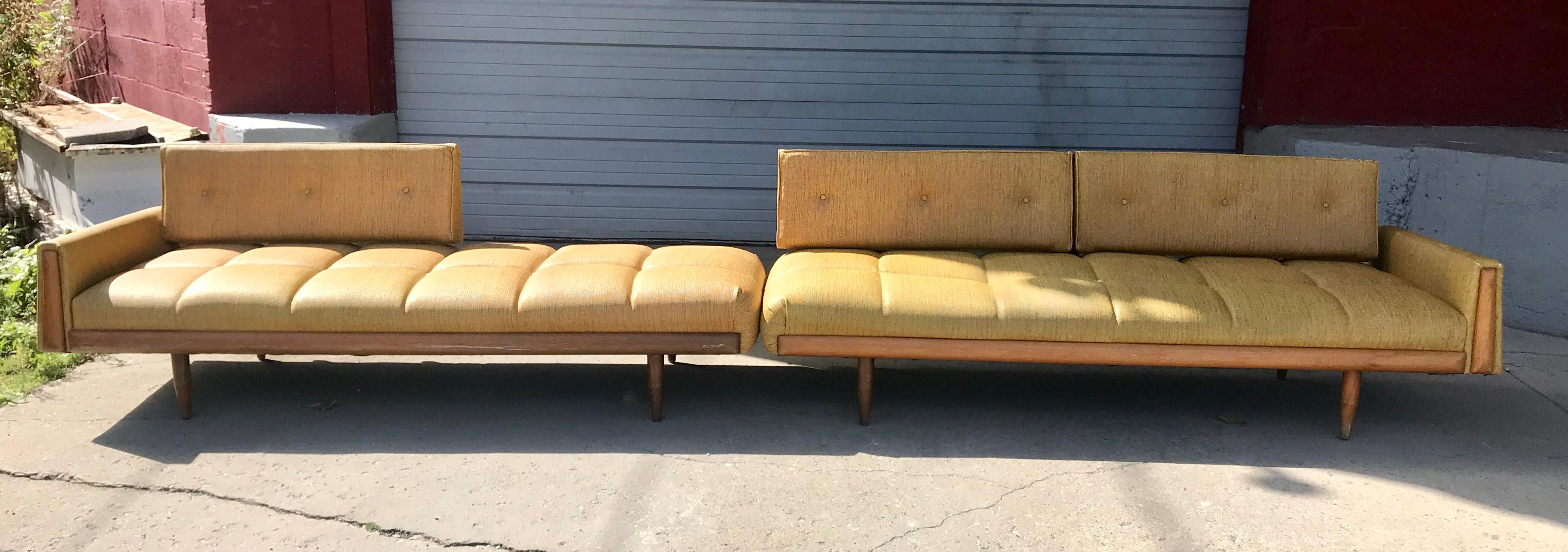  Modernist Button Tufted Daybed Attributed to Adrian Pearsall In Good Condition In Buffalo, NY