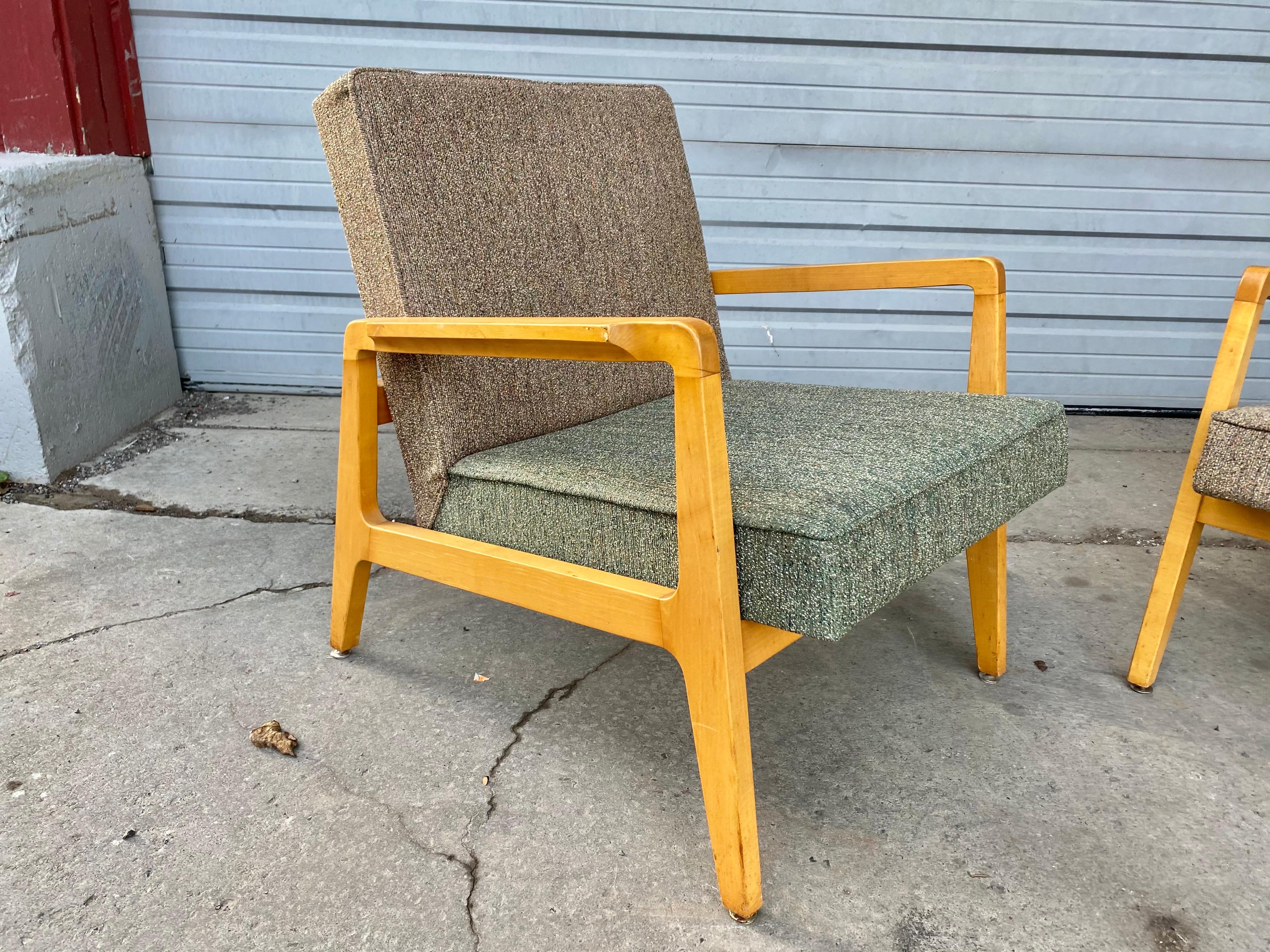 Stunning pair of modernist lounge chairs made by Gunlocke, manner of Jens Risom, amazing original condition, beautiful blond wood frames. Retain original two-tone wool fabric, extremely comfortable, superior quality and construction, hand delivery