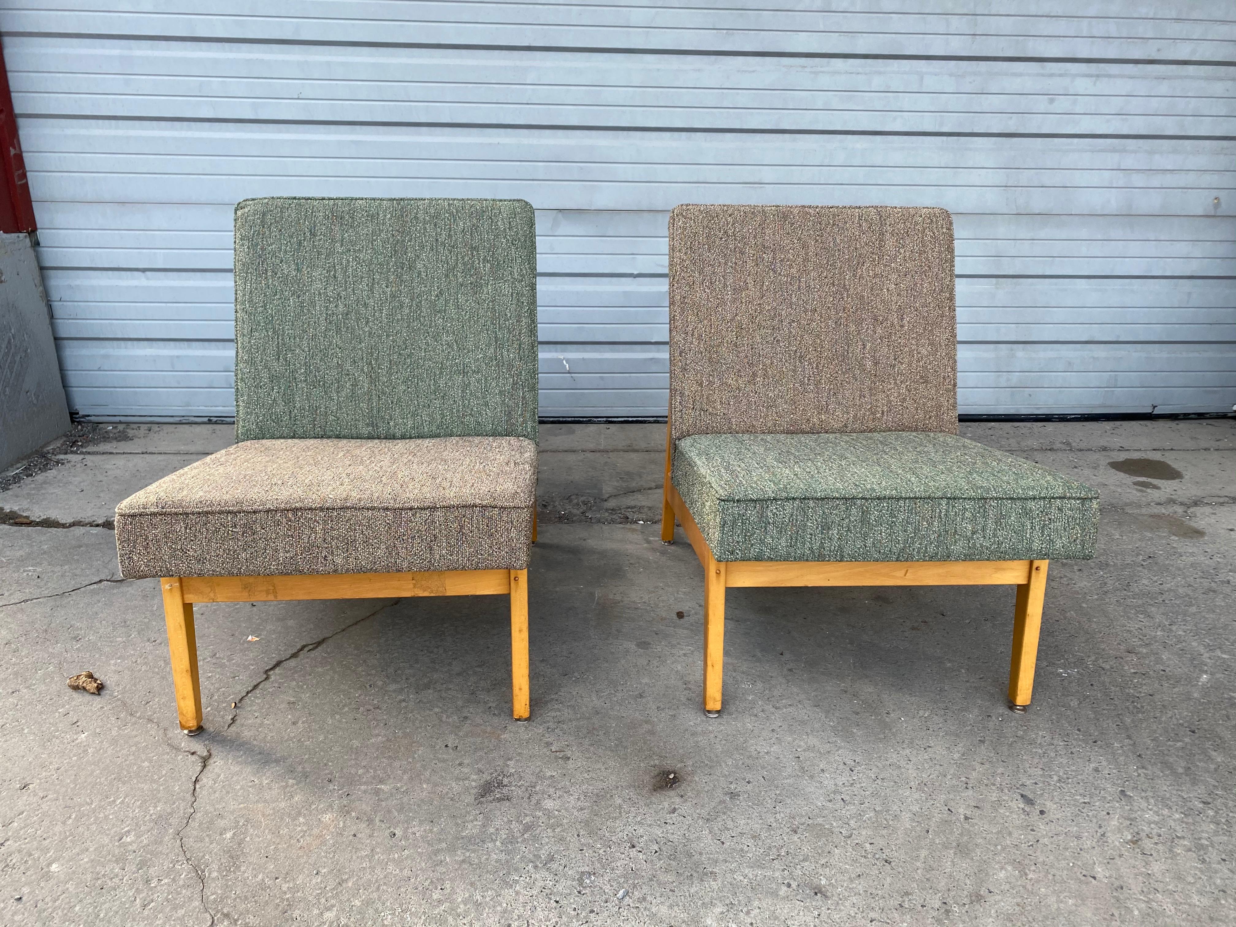 Stunning Pair of Modernist Lounge Chairs Made by Gunlocke, Manner of Jens Risom In Good Condition In Buffalo, NY