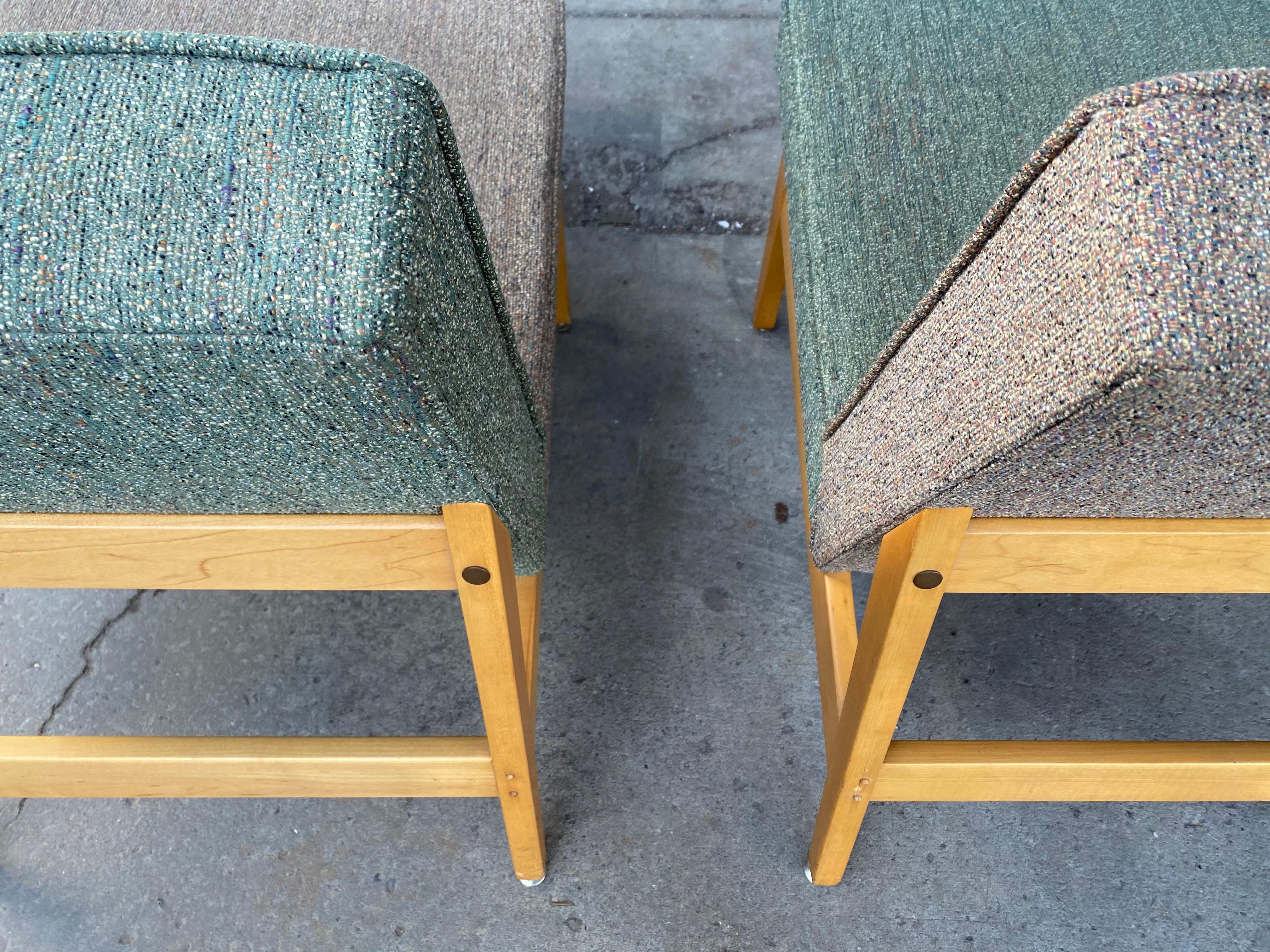 Stunning Pair of Modernist Lounge Chairs Made by Gunlocke, Manner of Jens Risom 1