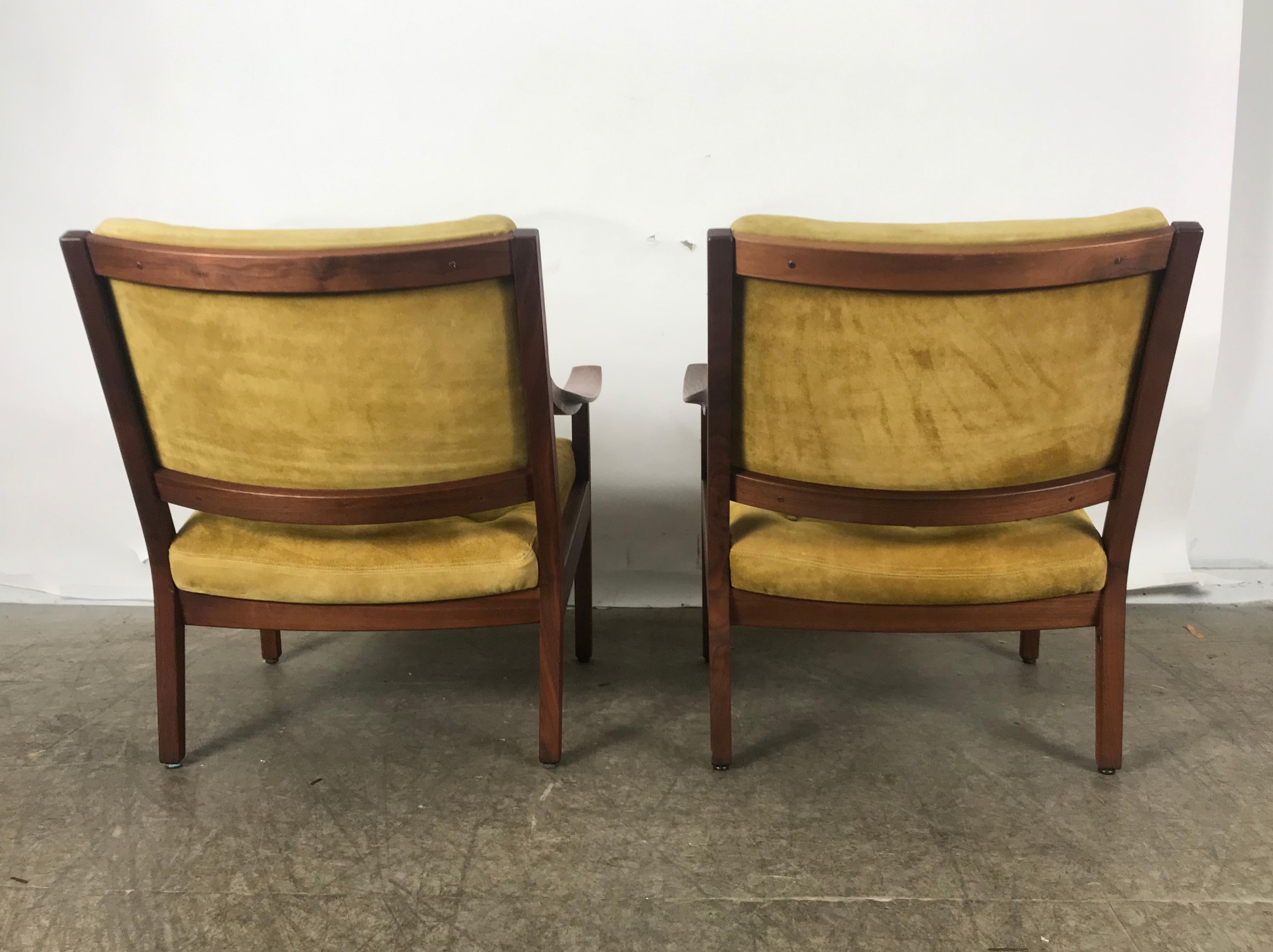 Mid-Century Modern Stunning Pair Modernist Walnut and Suede Lounge Chairs by Gunlocke