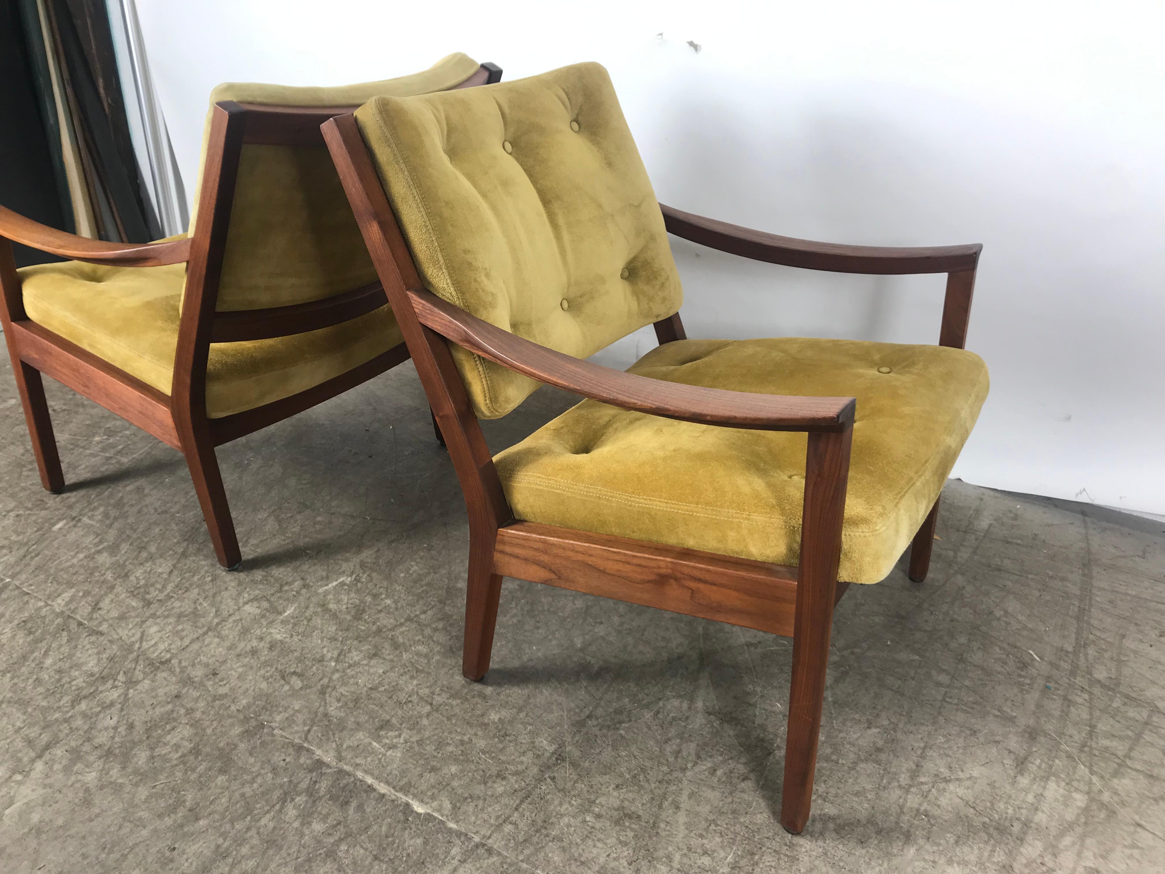 Stunning Pair Modernist Walnut and Suede Lounge Chairs by Gunlocke 2
