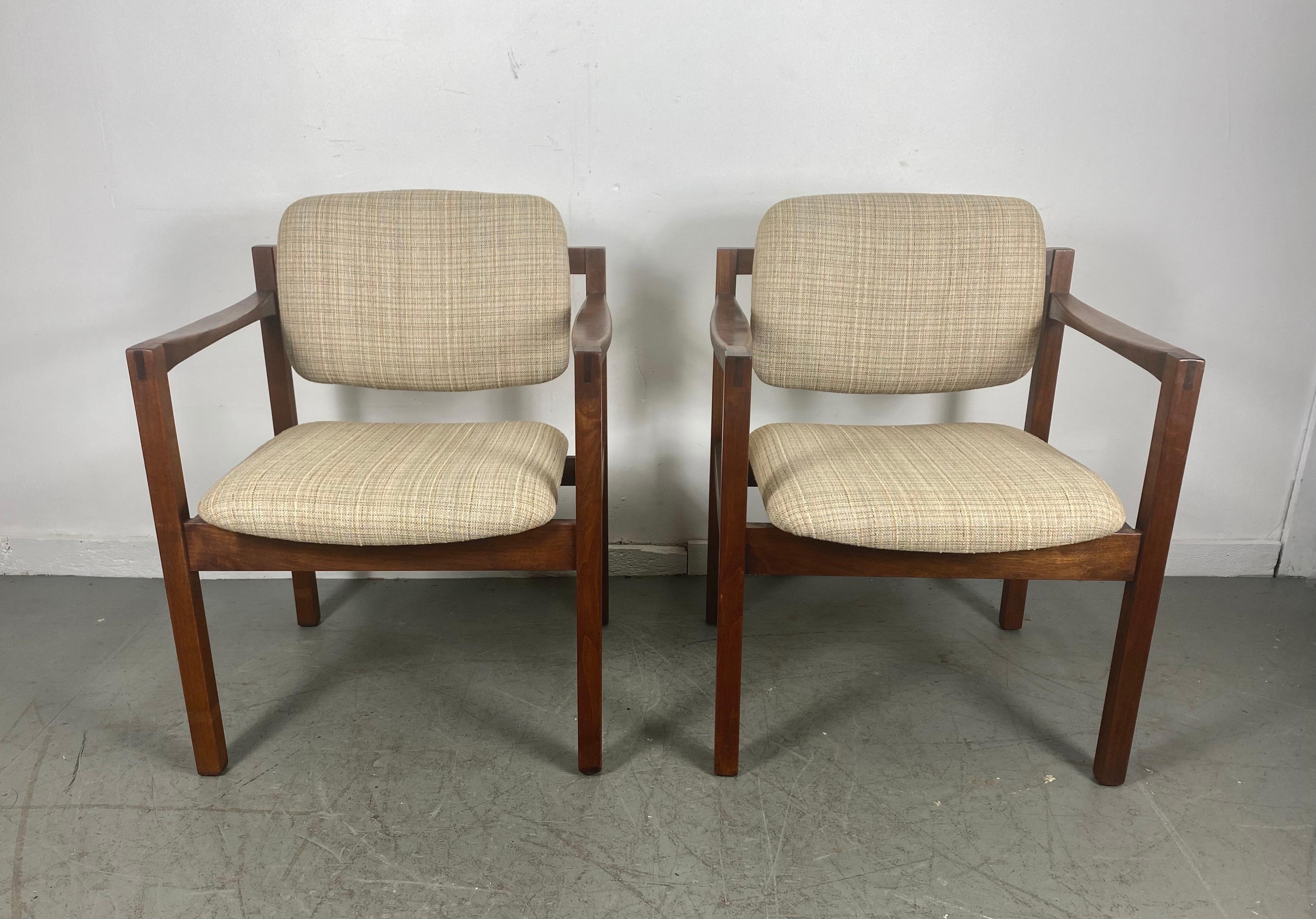 Stunning Pair Modernist Walnut Arm Chairs by Stow Davis /after Jens Risom For Sale 4