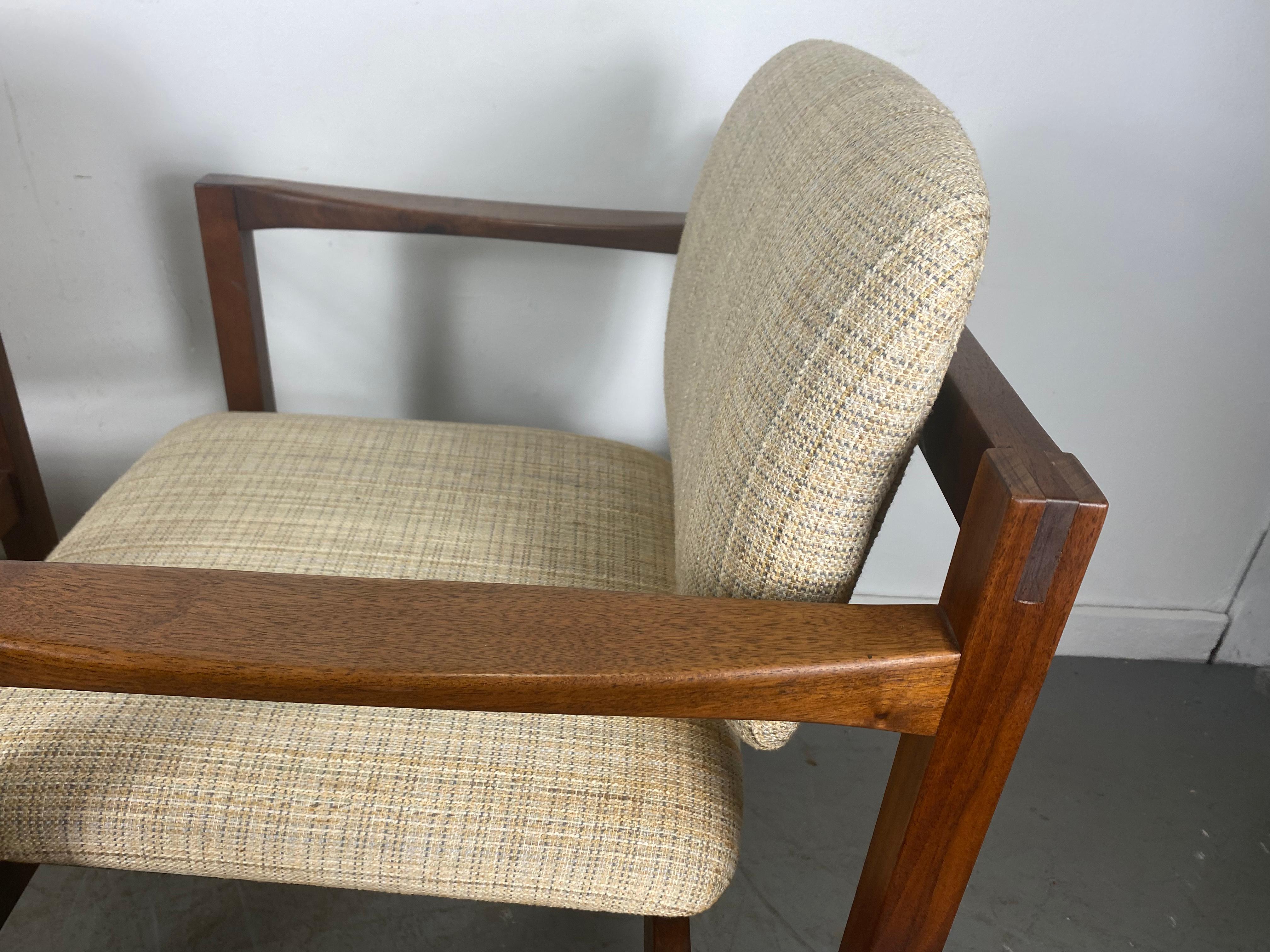 Upholstery Stunning Pair Modernist Walnut Arm Chairs by Stow Davis /after Jens Risom For Sale