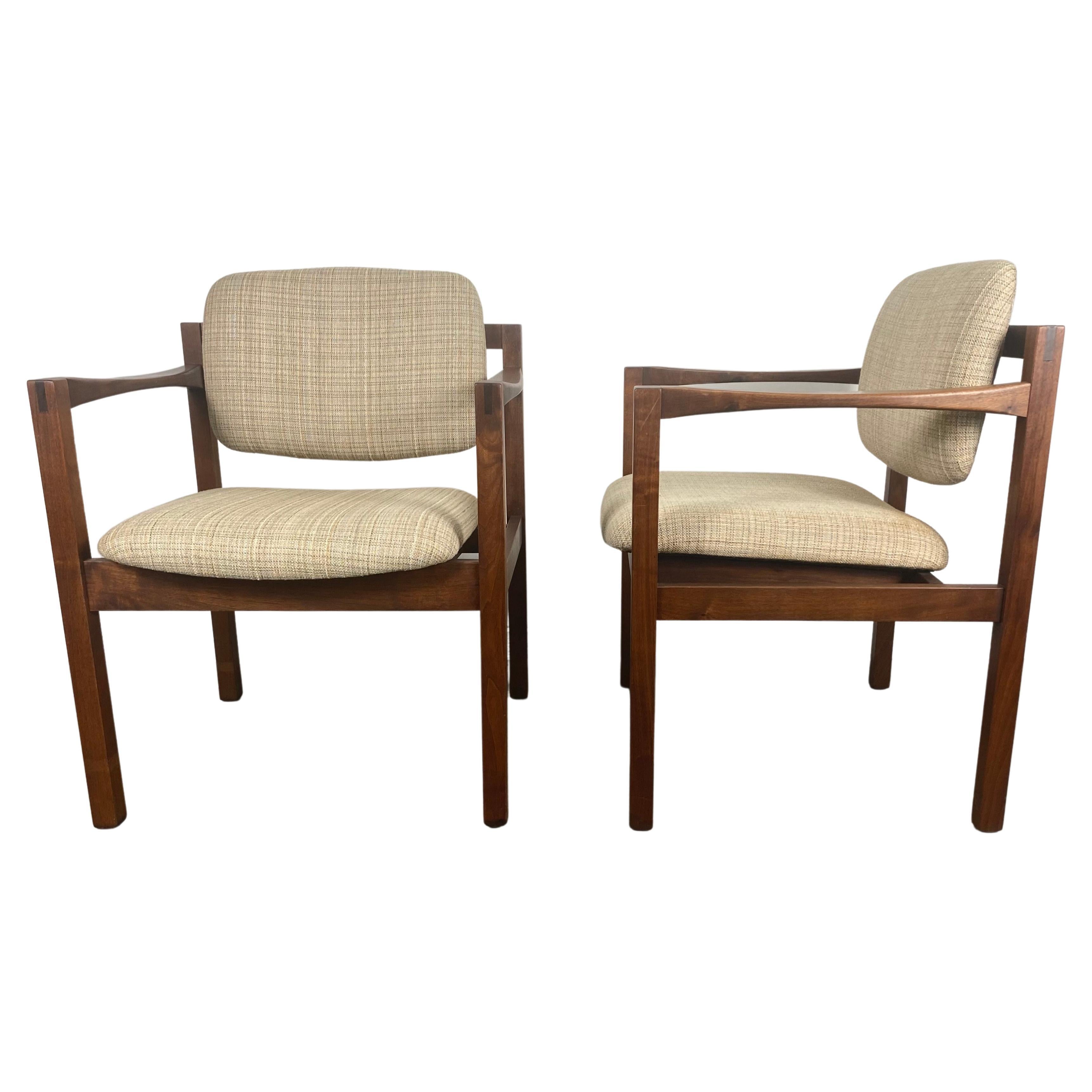 Stunning Pair Modernist Walnut Arm Chairs by Stow Davis /after Jens Risom