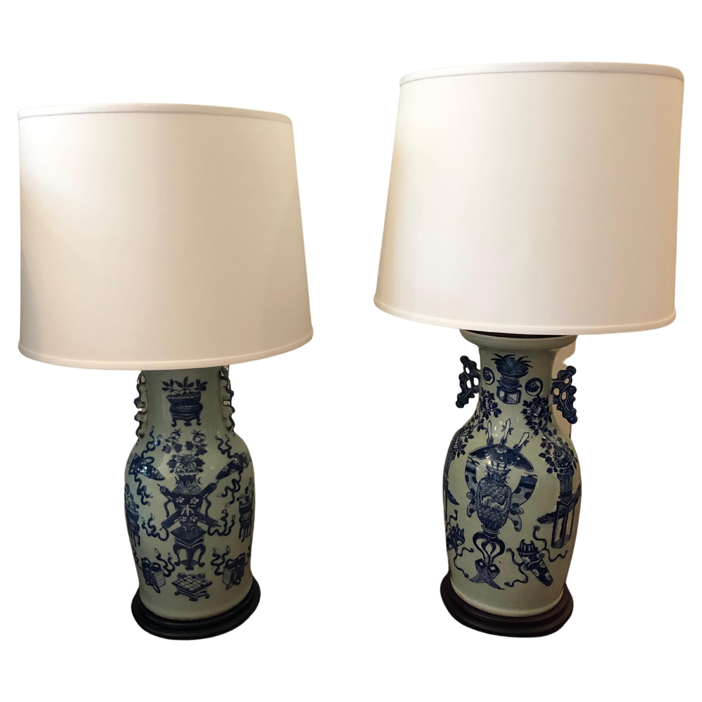 Splendida coppia di lampade da tavolo cinesi blu e bianche del XIX secolo