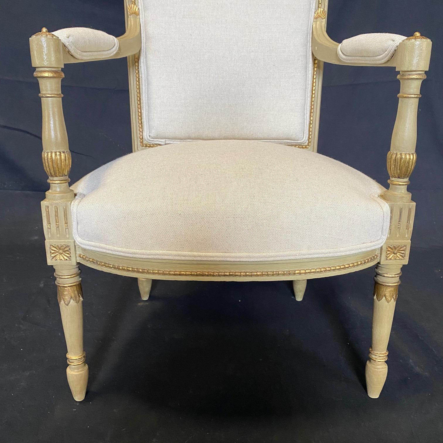 Louis XVI Superbe paire de fauteuils néoclassiques français du 19ème siècle en vente