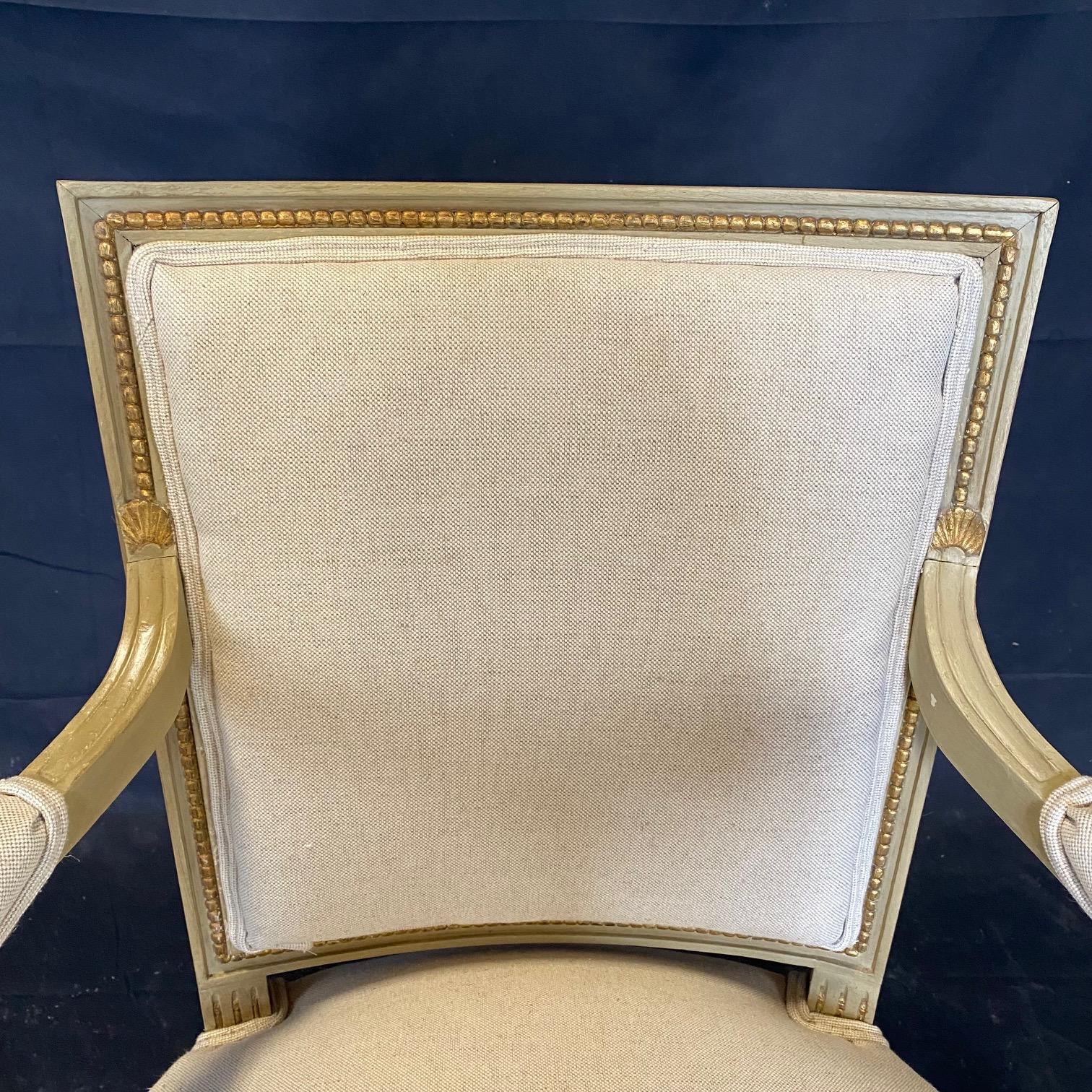 Milieu du XIXe siècle Superbe paire de fauteuils néoclassiques français du 19ème siècle en vente