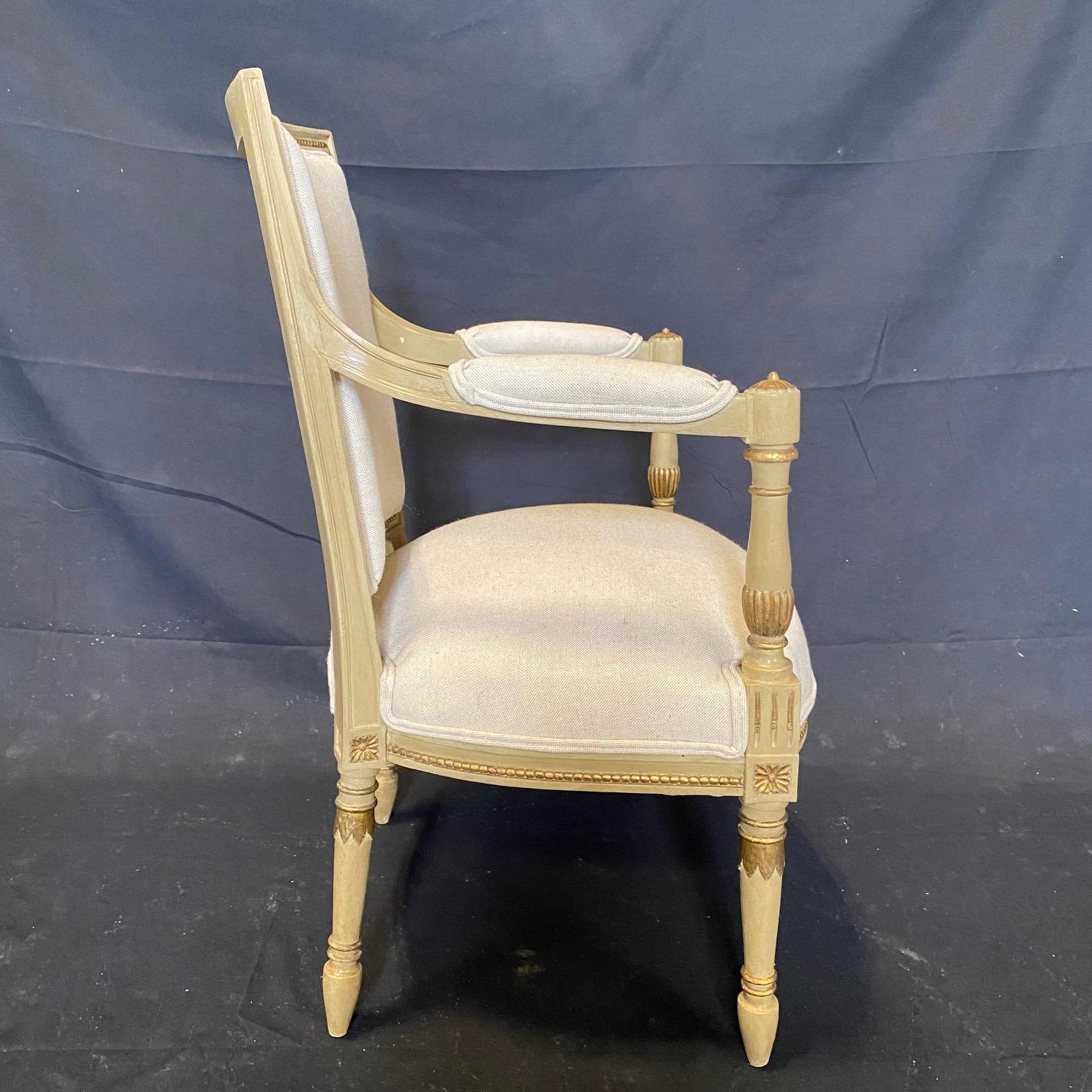 Tissu d'ameublement Superbe paire de fauteuils néoclassiques français du 19ème siècle en vente