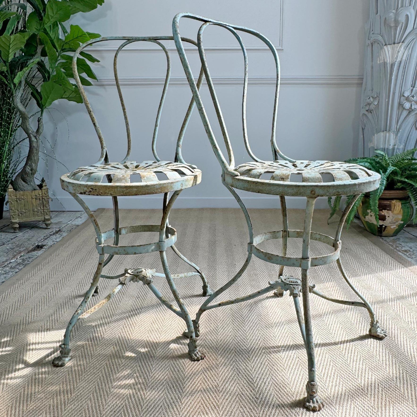 An absolutely stunning pair of Saint Saveur Arras Chairs, these highly decorative and detailed pieces are in exceptional antique condition. These are the early original Arras model, bearing the Lions Paw feet, so date to circa 1880. The elegant