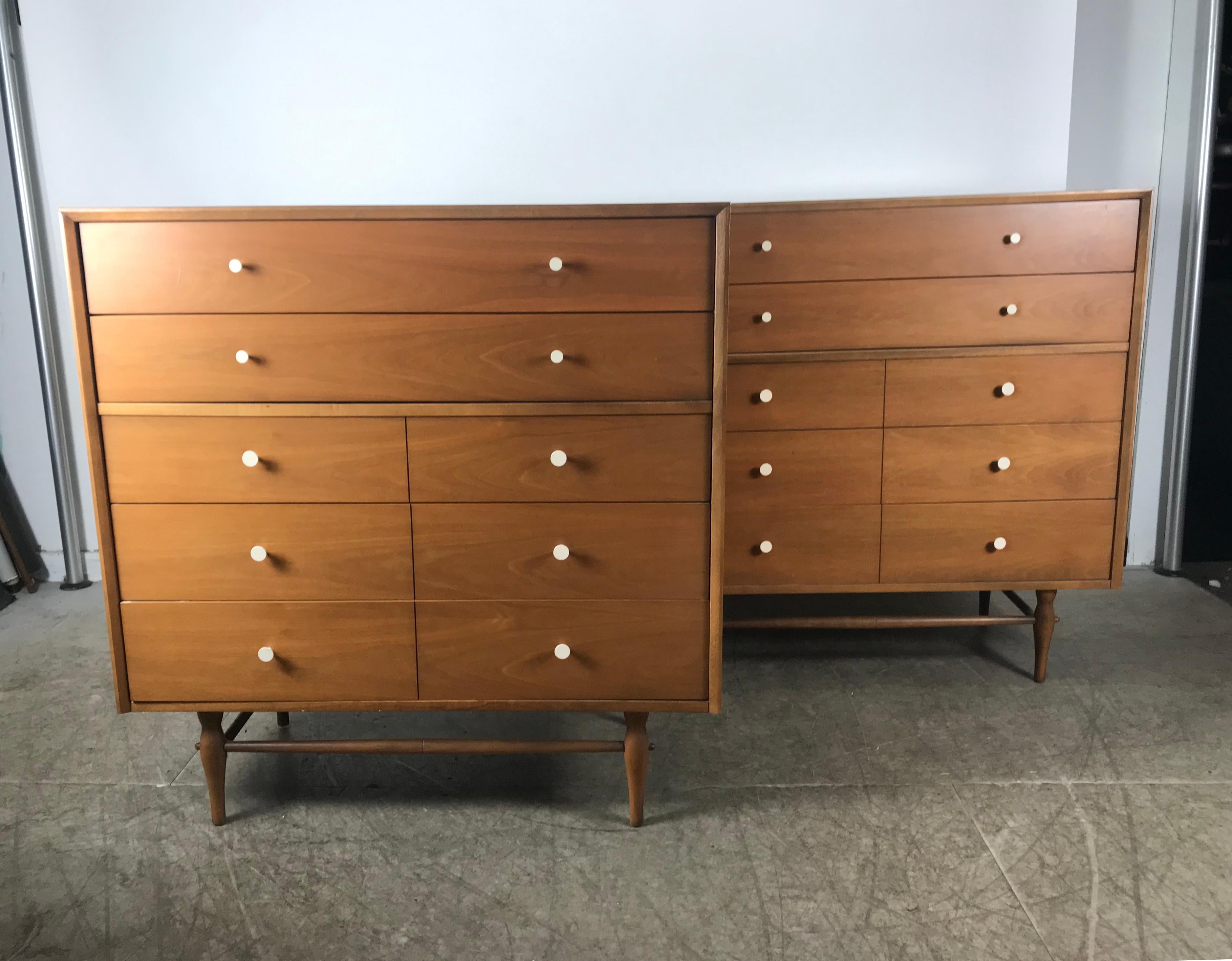 Stunning Pair of American Modernist 5-Drawer Chests after George Nelson 1