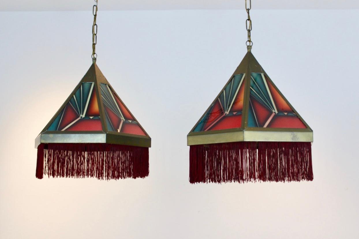 Stunning Pair of Amsterdamse School Stained Glass Art Deco Pedant Lights In Good Condition In Voorburg, NL