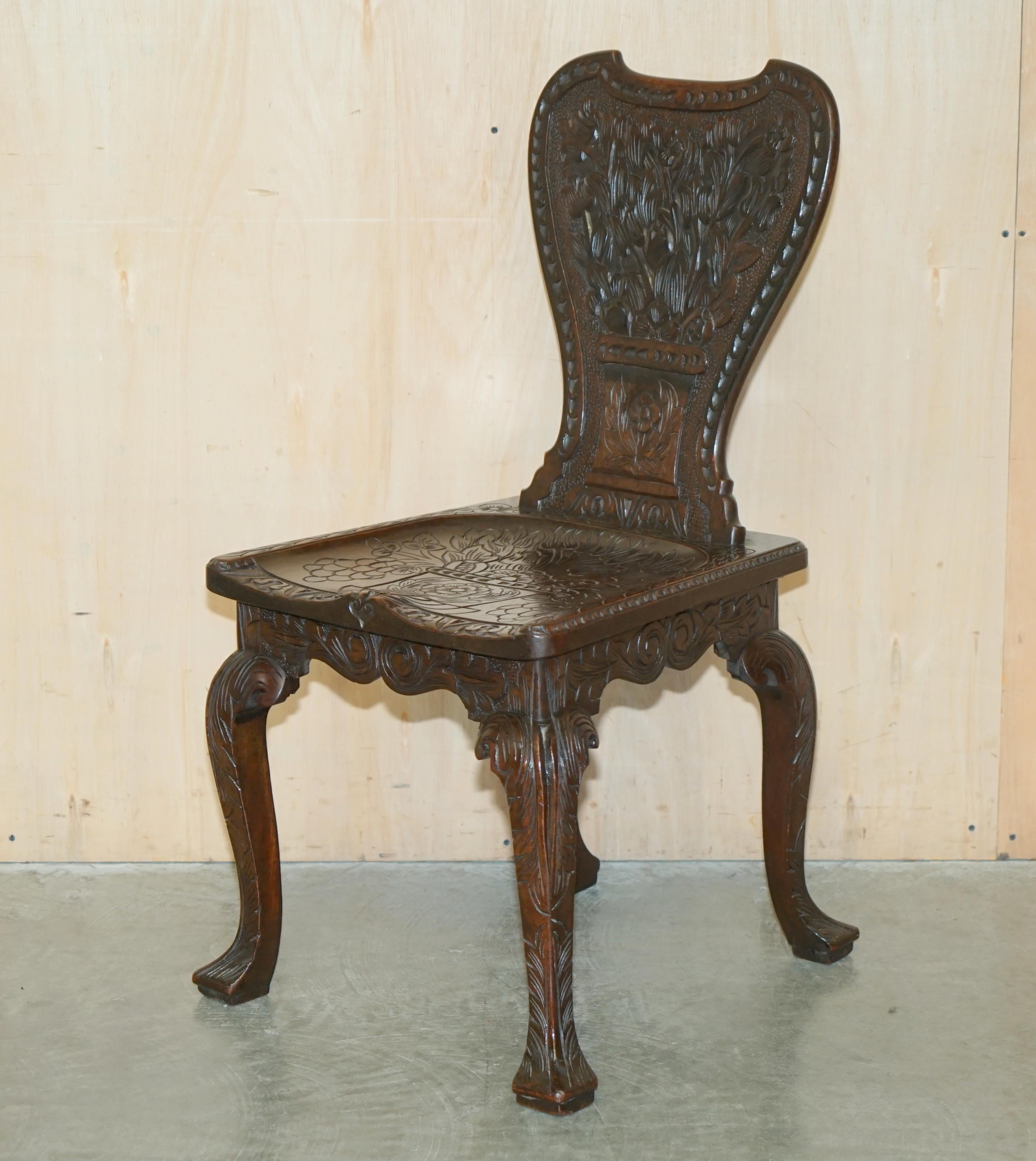 STUNNING PAIR OF ANTIQUE CIRCA 1860 HAND CARVED COLONIAL HALL SIDE CHAIRs For Sale 11