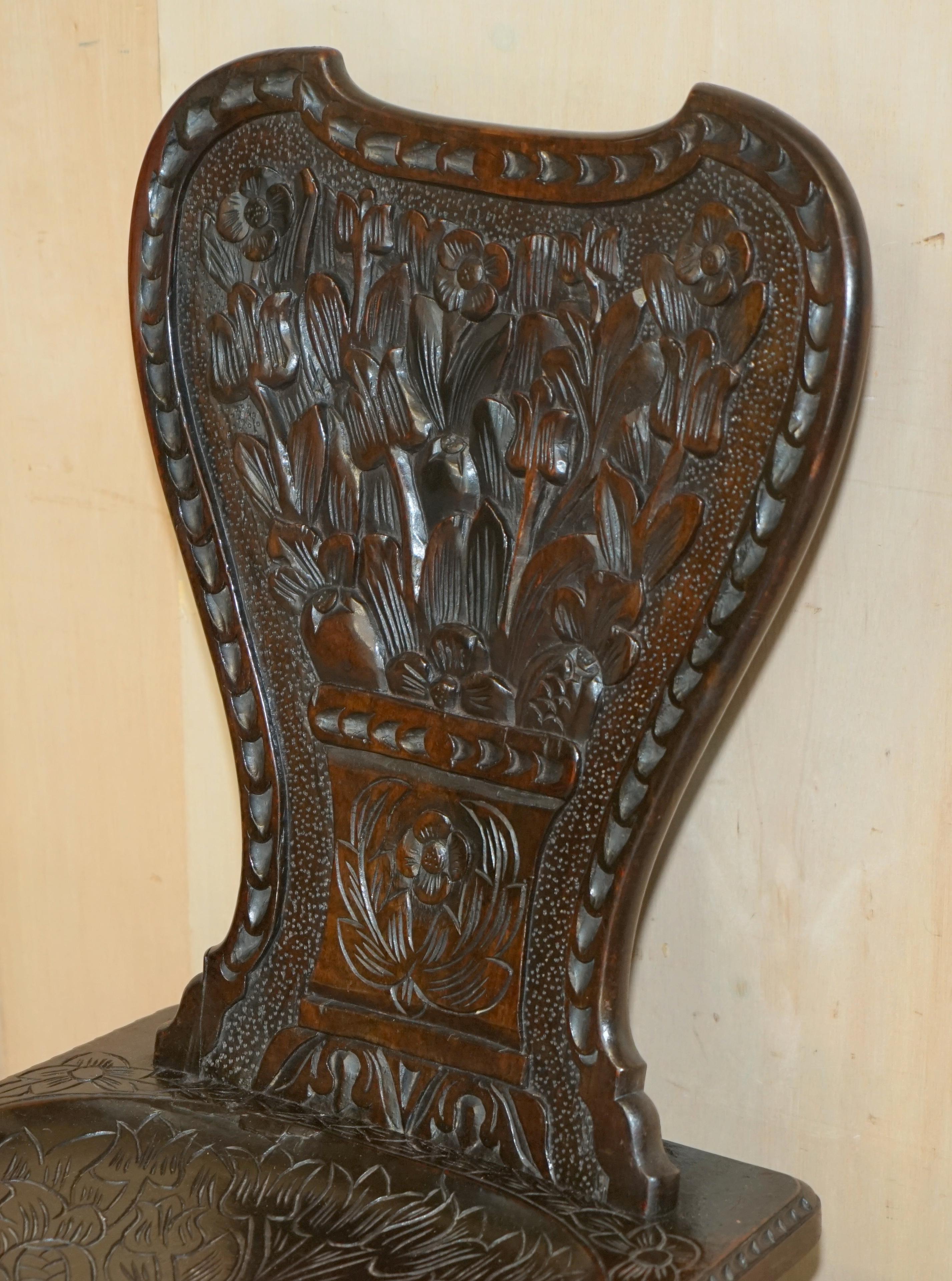 Mid-19th Century STUNNING PAIR OF ANTIQUE CIRCA 1860 HAND CARVED COLONIAL HALL SIDE CHAIRs For Sale