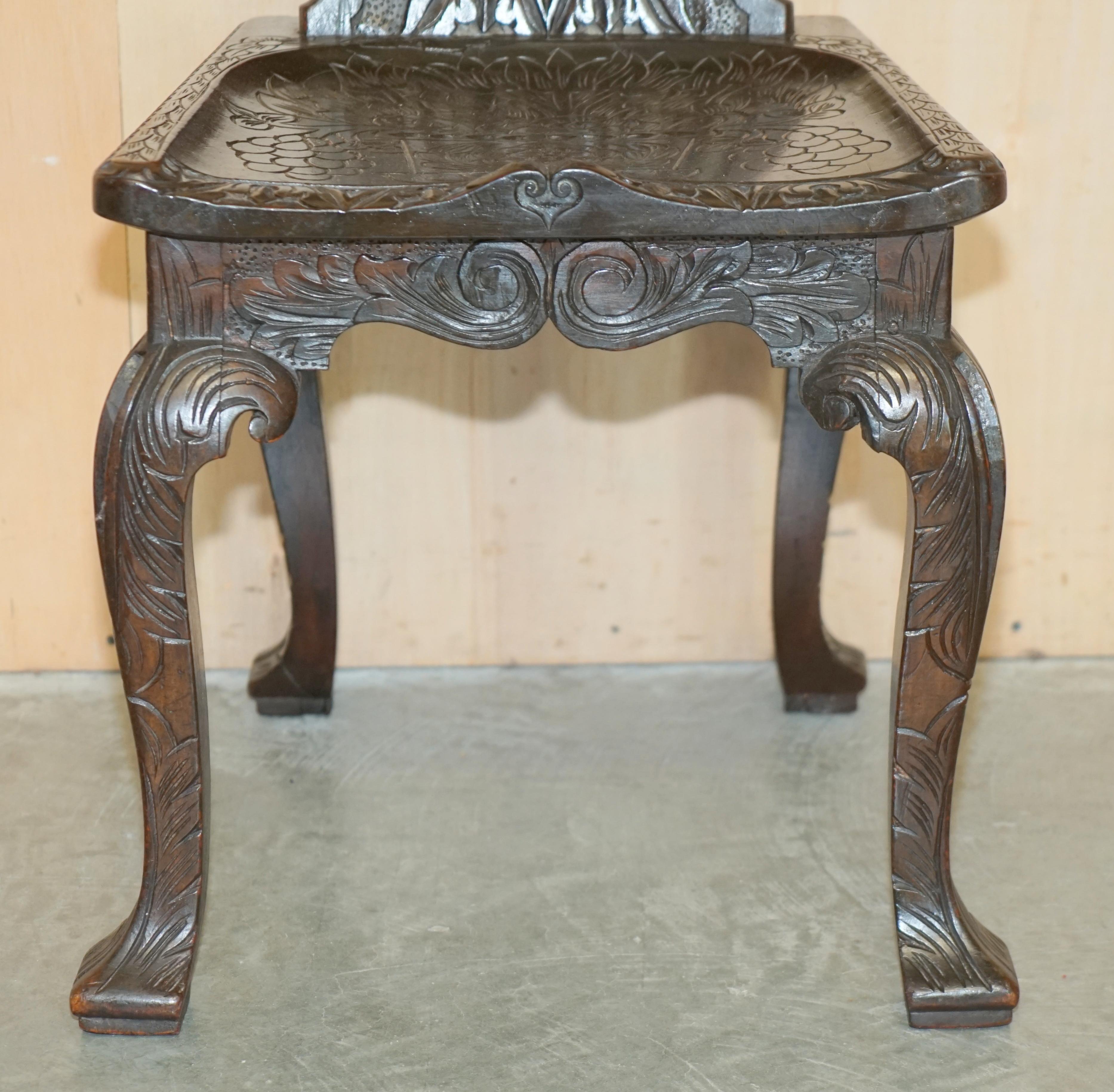 STUNNING PAIR OF ANTIQUE CIRCA 1860 HAND CARVED COLONIAL HALL SIDE CHAIRs For Sale 2
