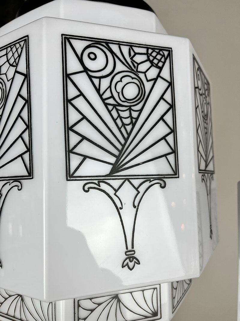 Canadien Superbe paire de pendentifs en forme de gratte-ciel de l'Arte Antiques Circa 1930 Art Deco en vente