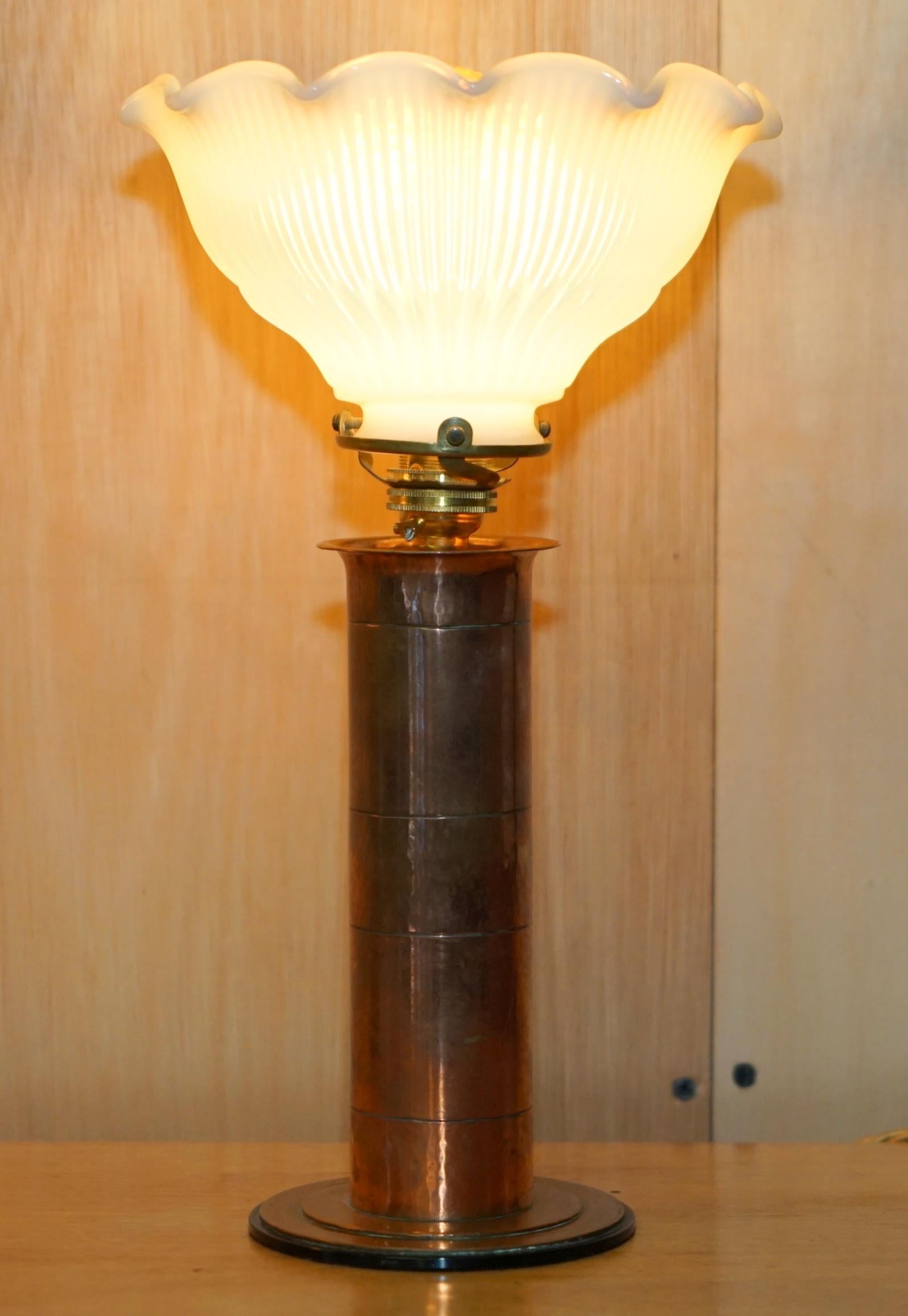 STUNNiNG PAIR OF ANTIQUE VICTORIAN BRASS & GLASS OIL LAMPS CONVERTED TABLE LAMPS For Sale 2