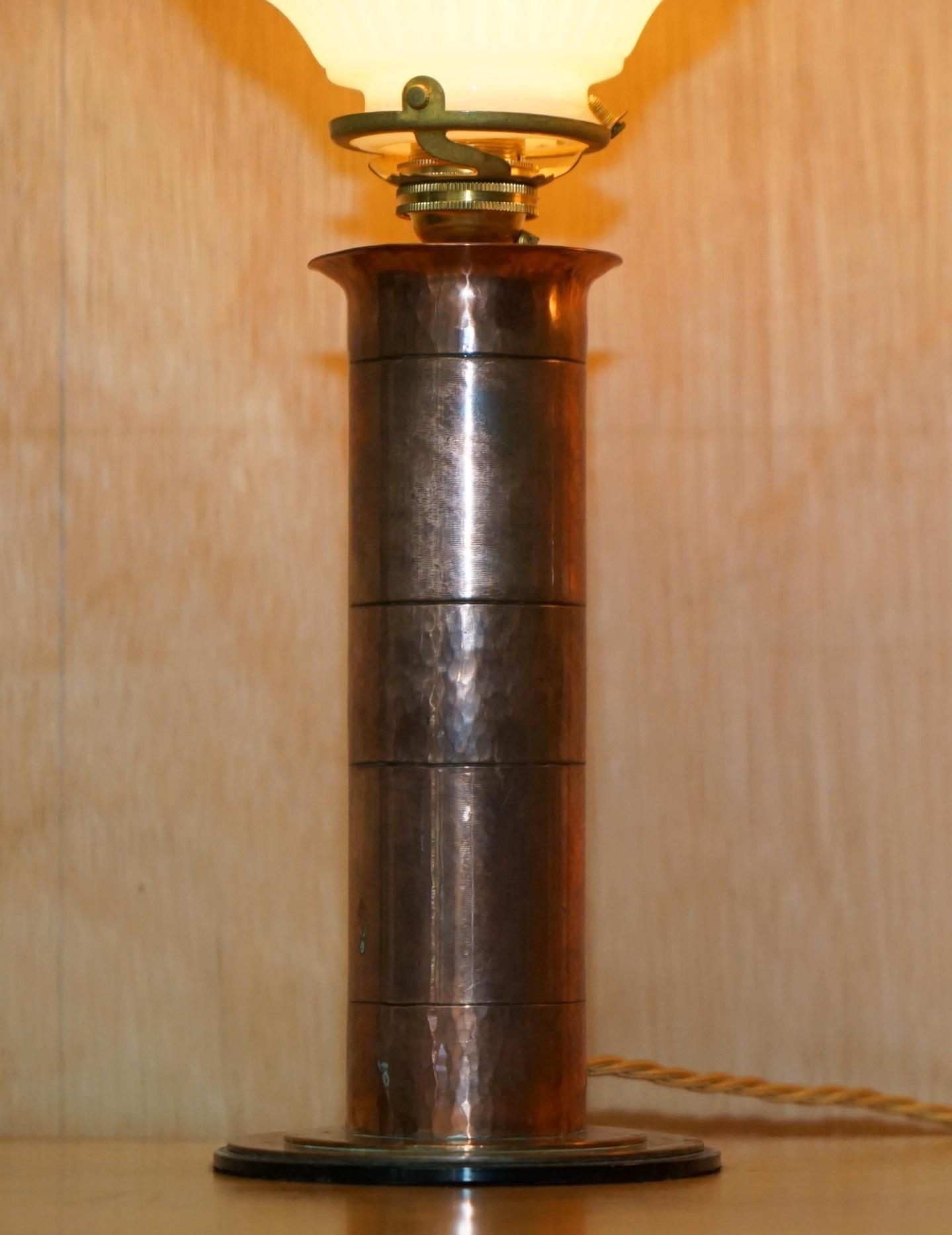 English STUNNiNG PAIR OF ANTIQUE VICTORIAN BRASS & GLASS OIL LAMPS CONVERTED TABLE LAMPS For Sale