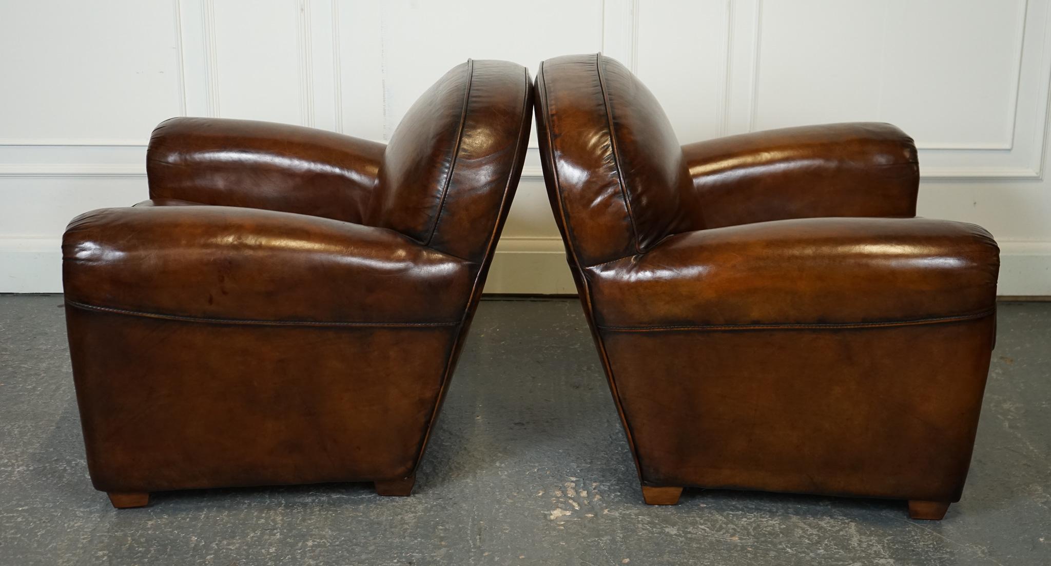 Fait main STUNNING PAIR OF ART DECO STYLE HAND DYED WHISKEY BROWN CLUB ARMCHAIRS en vente