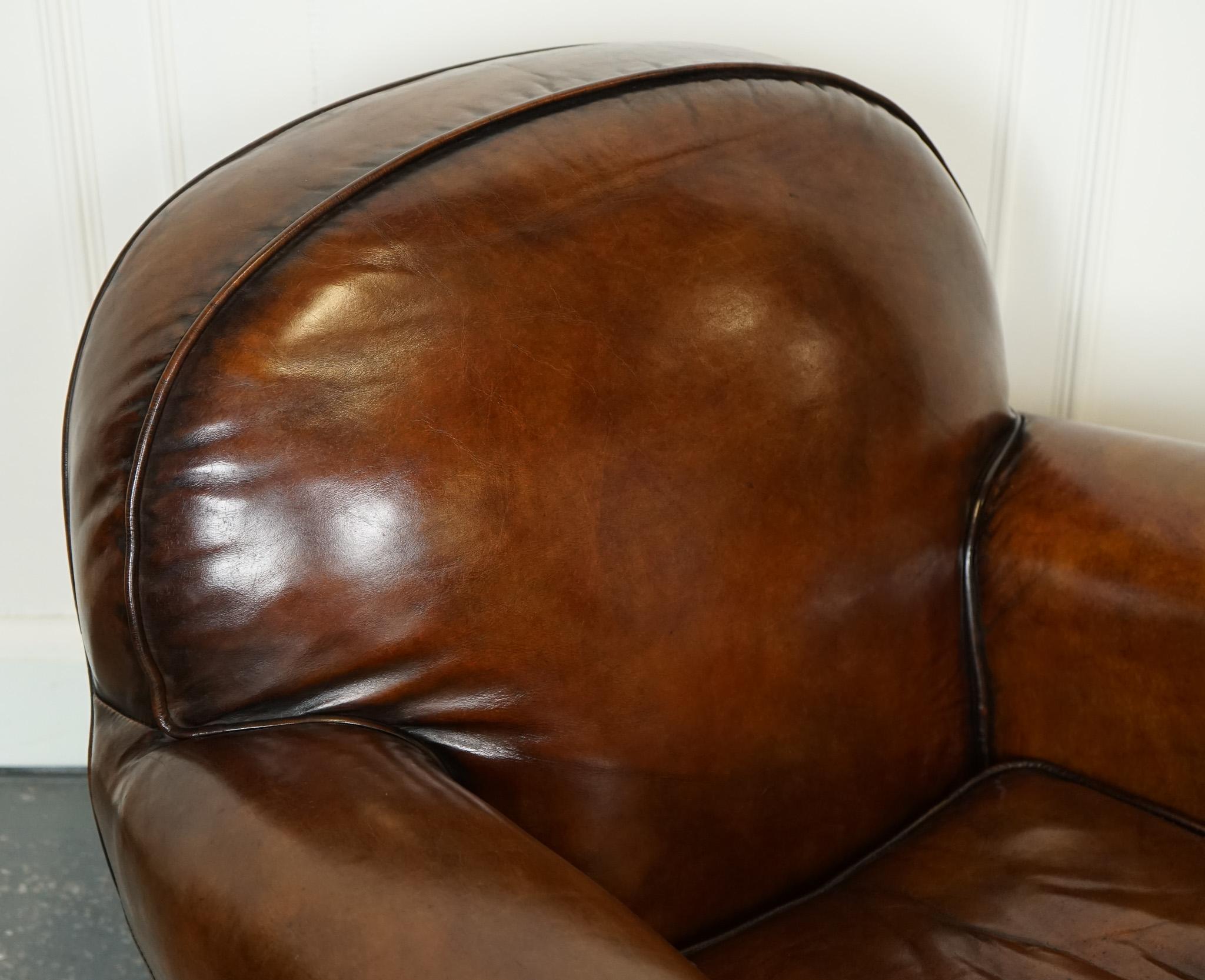 STUNNING PAIR OF ART DECO STYLE HAND DYED WHISKEY BROWN CLUB ARMCHAIRS en vente 1