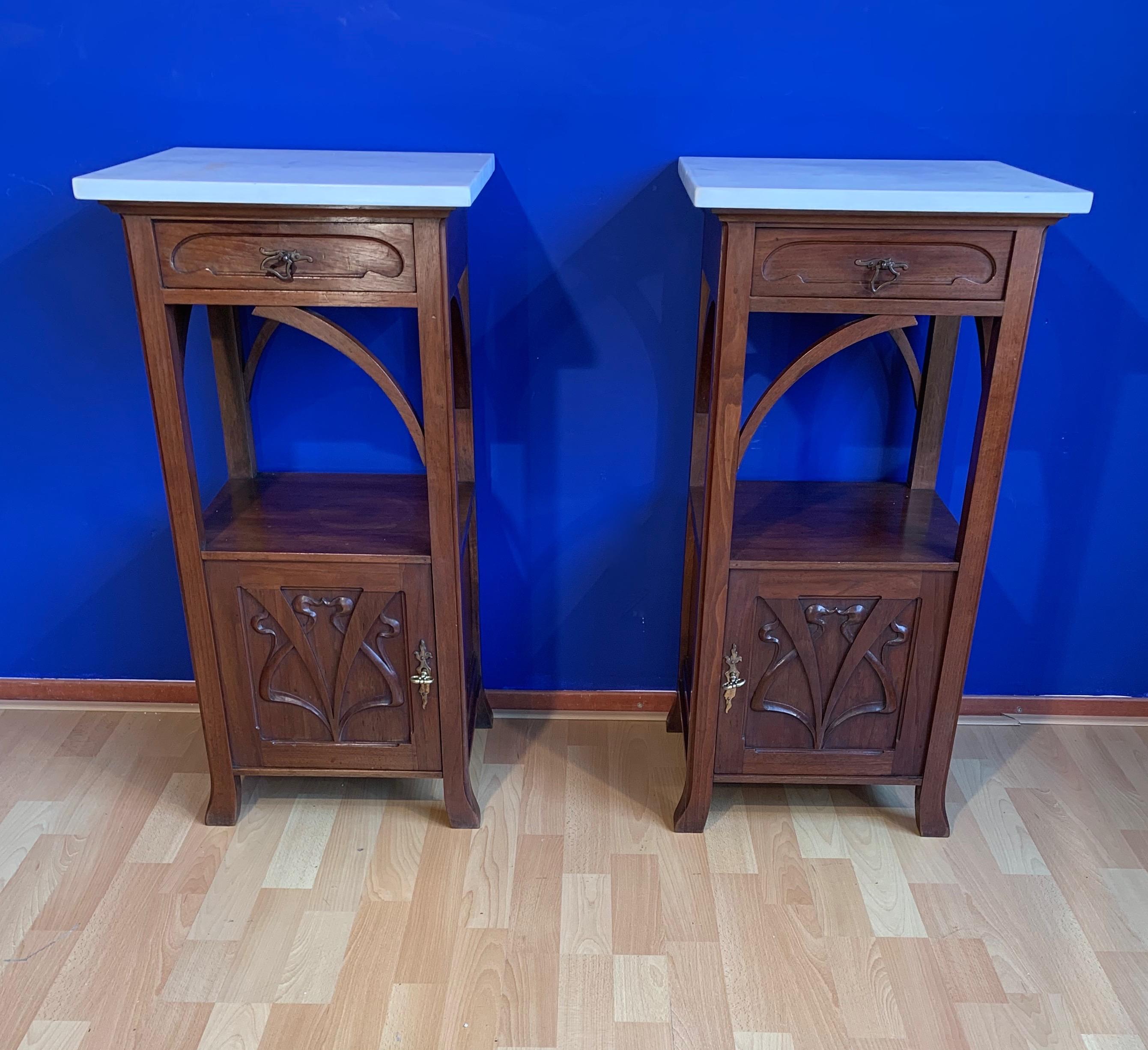 Beautiful style and excellent condition pair of half-open French nightstands tables.

If you are looking for aesthetically pleasing and practical to use bedside cabinets to grace your bedroom then this French pair could be ideal. This early 20th