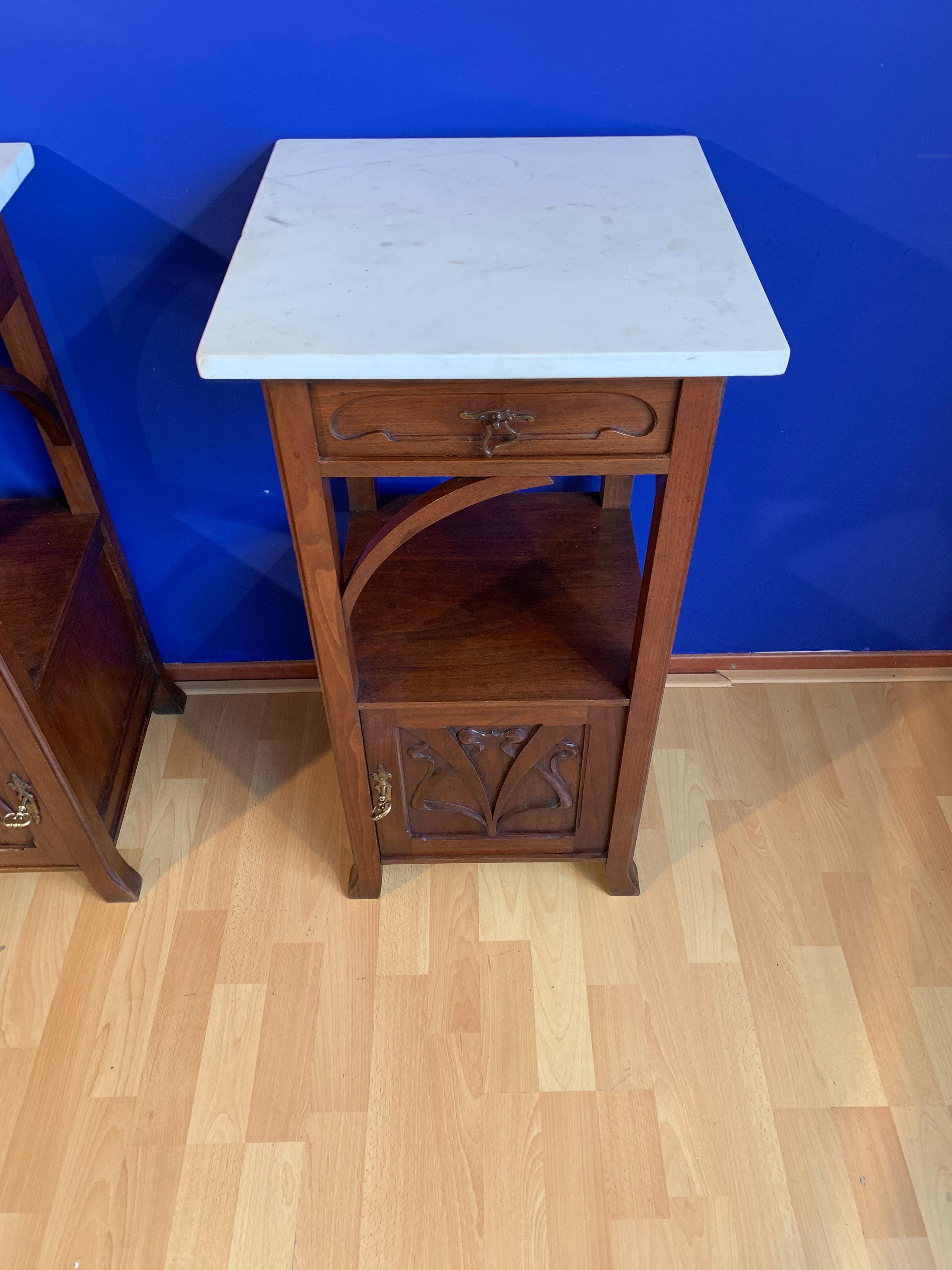Stunning Pair of Art Nouveau Mahogany Nightstands / Bedside Cabinets Marble Tops In Good Condition In Lisse, NL