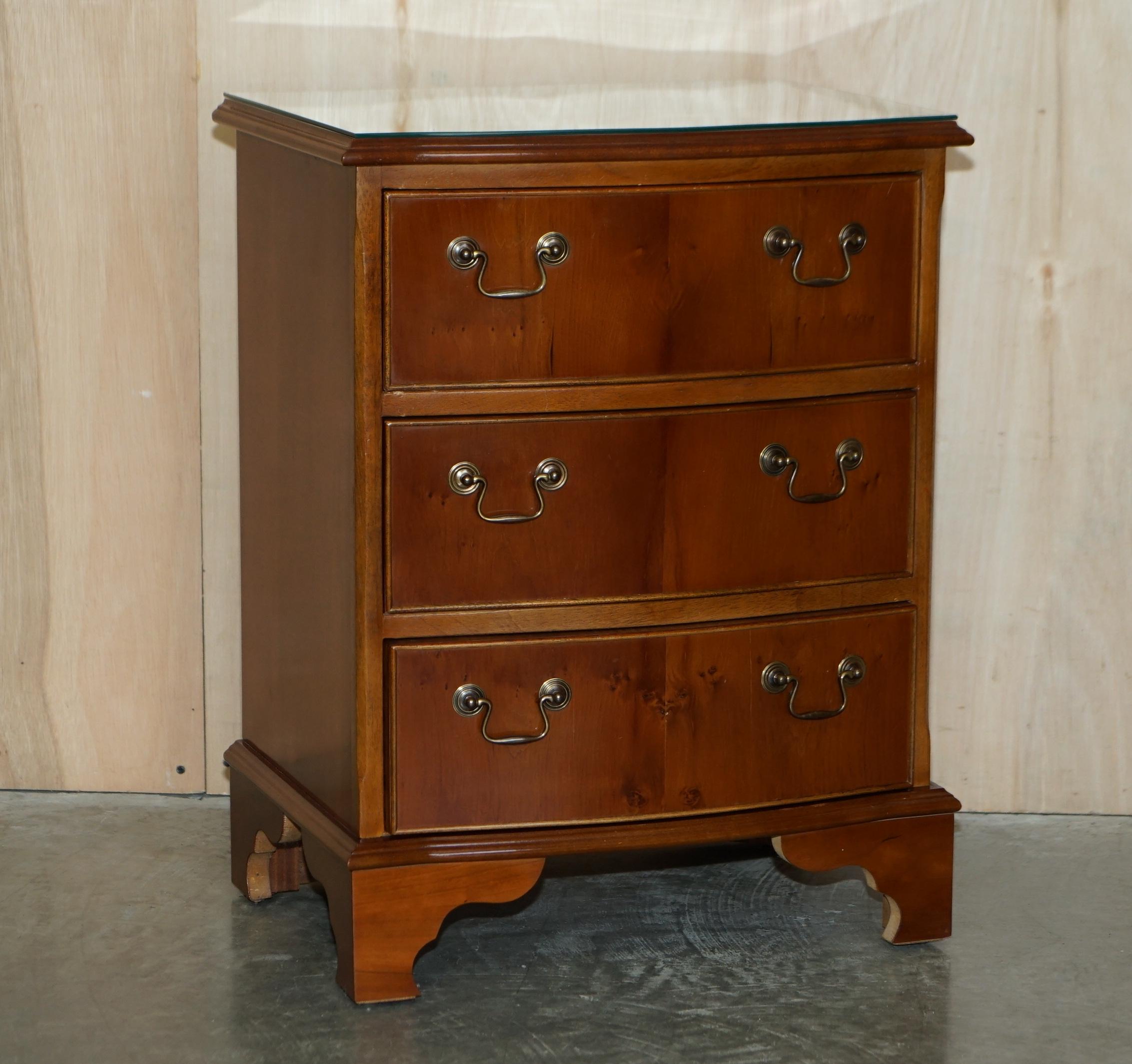 We are delighted to offer for sale this lovely pair of Burr & Burl yew wood, bow fronted, bedside / side table sized chests of drawers.

A good looking well made and utilitarian pair, they can sit in just about any room of the house and be useful,