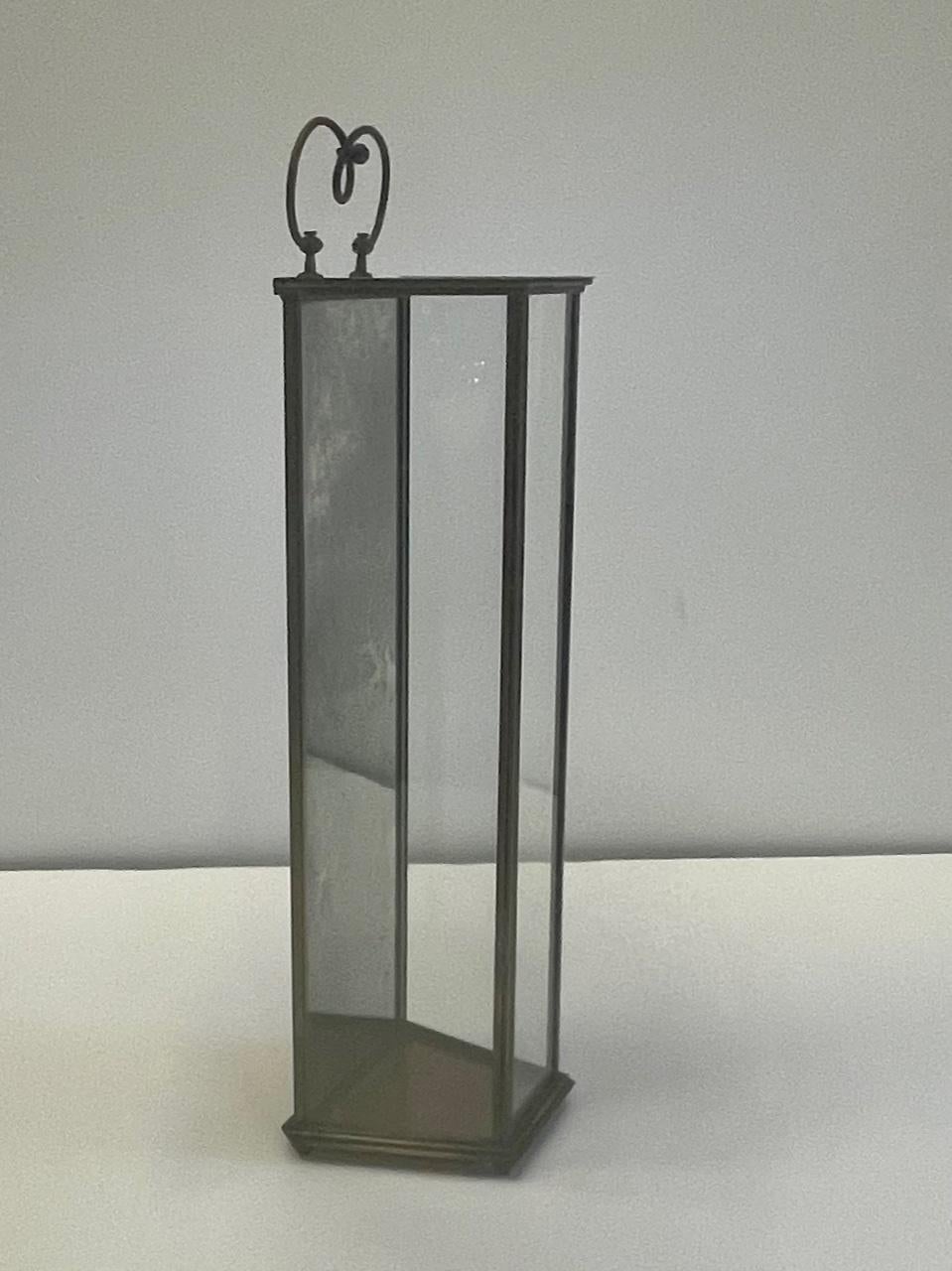 Superbe paire de lanternes en laiton et verre vieilli en vente 1