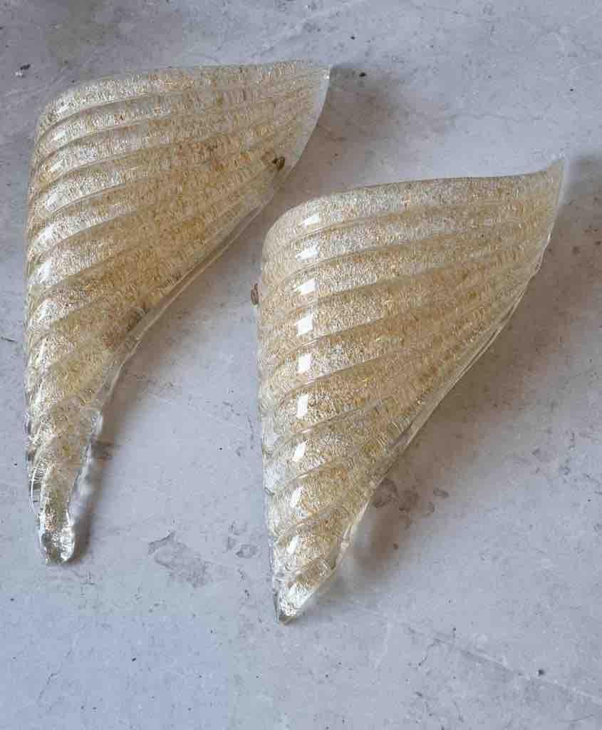 Stunning Pair of Brass and Murano Glass Cornucopia Shell Sconces, Italy, 1980s For Sale 3