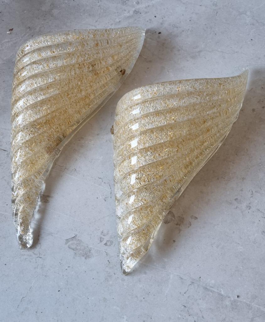 Stunning Pair of Brass and Murano Glass Cornucopia Shell Sconces, Italy, 1980s For Sale 4