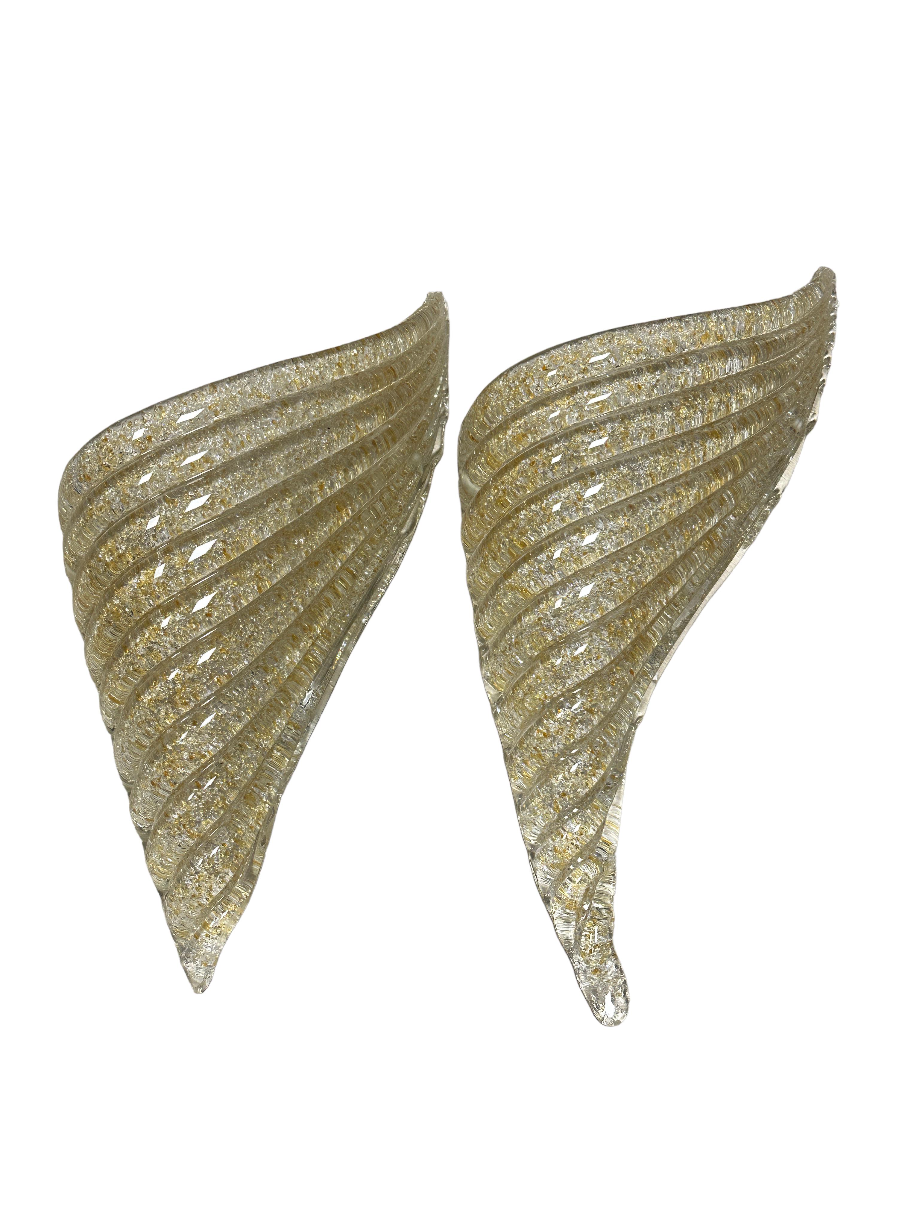 Mid-Century Modern Stunning Pair of Brass and Murano Glass Cornucopia Shell Sconces, Italy, 1980s For Sale
