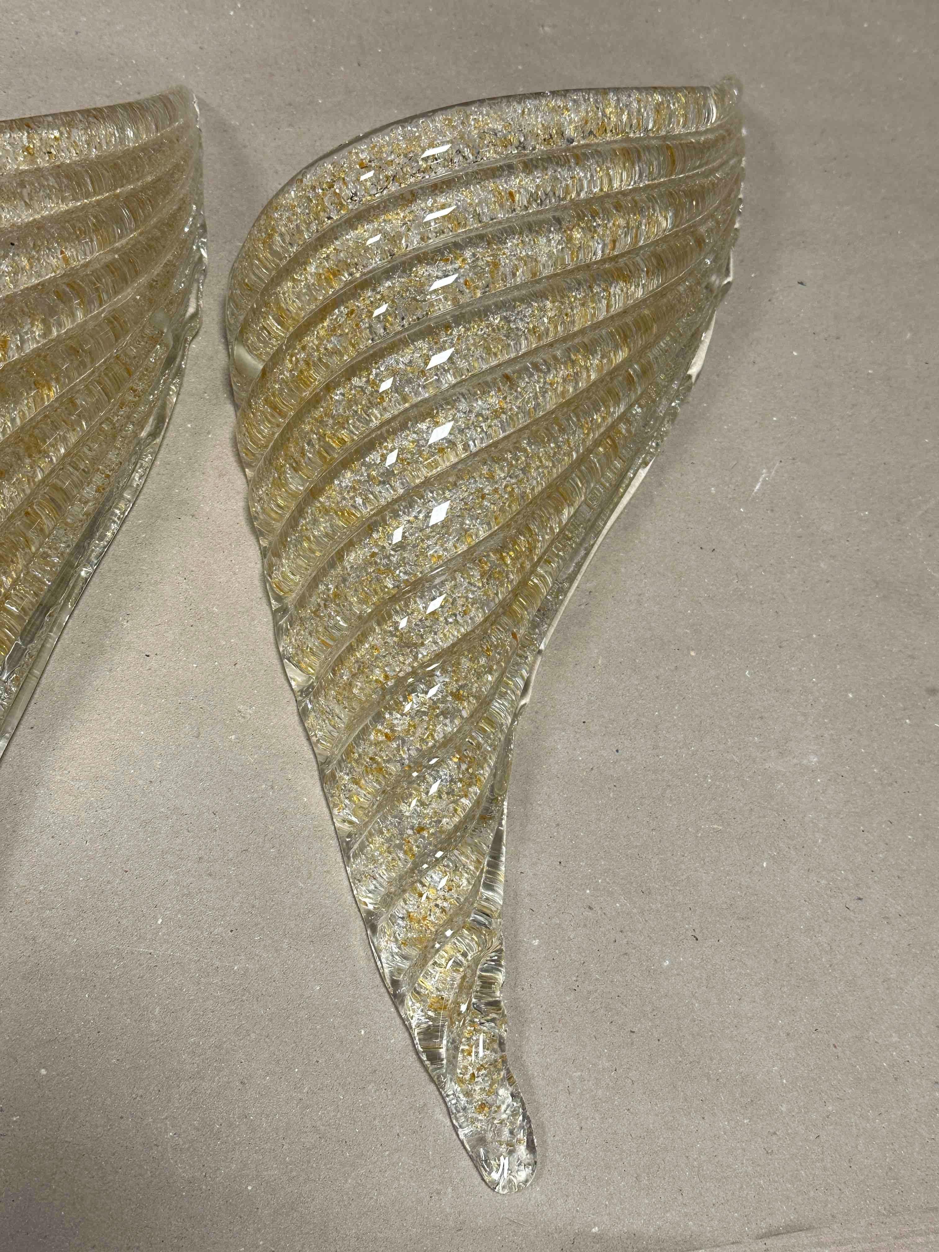 Late 20th Century Stunning Pair of Brass and Murano Glass Cornucopia Shell Sconces, Italy, 1980s For Sale