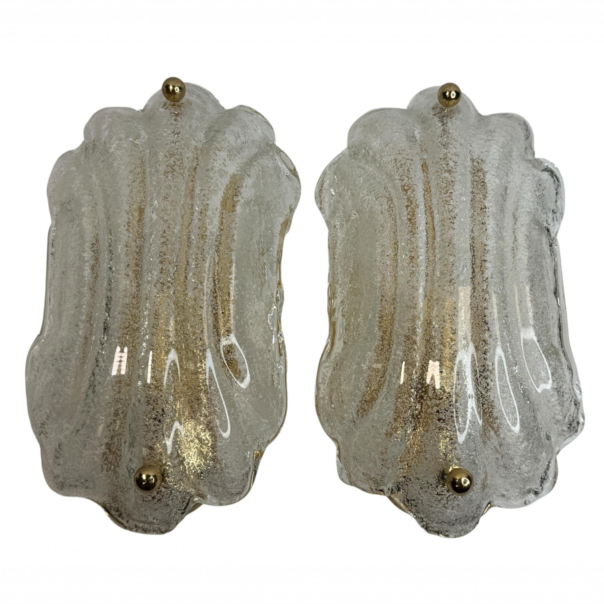 Fine XX secolo Stupefacente coppia di sconsole a conchiglia in ottone e vetro di Murano, Italia, anni '80 in vendita