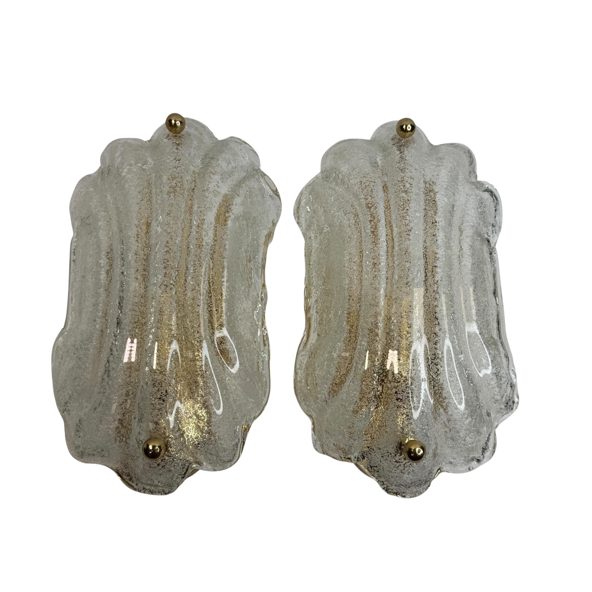 Metallo Stupefacente coppia di sconsole a conchiglia in ottone e vetro di Murano, Italia, anni '80 in vendita