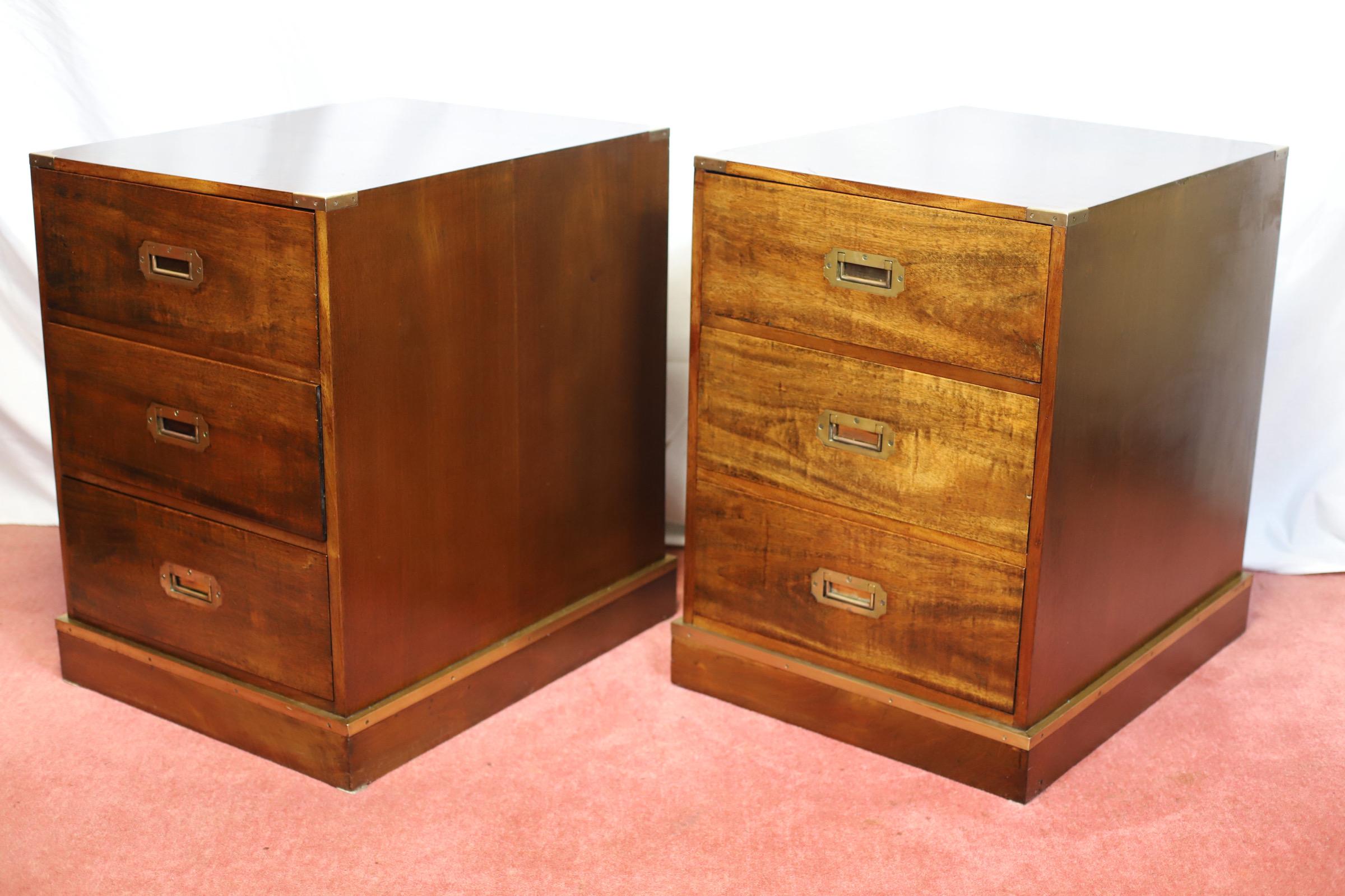 Stunning Pair Of Brass Bound Campaign Style Chest Of Three Drawers In Good Condition For Sale In Crawley, GB
