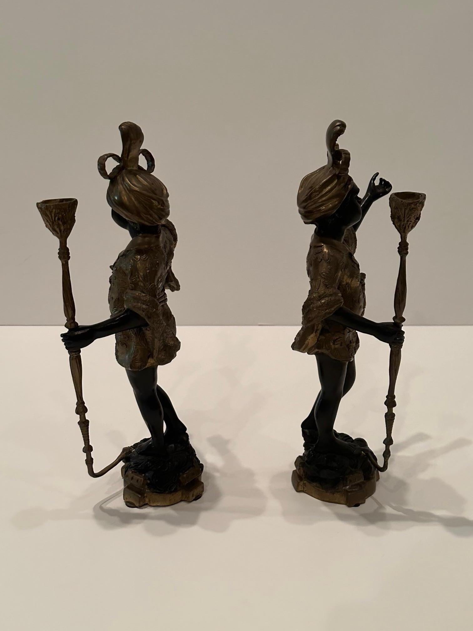 Atemberaubende Paar Bronze Ebonized venezianischen Blackamoor Kerzenständer (Mitte des 20. Jahrhunderts) im Angebot