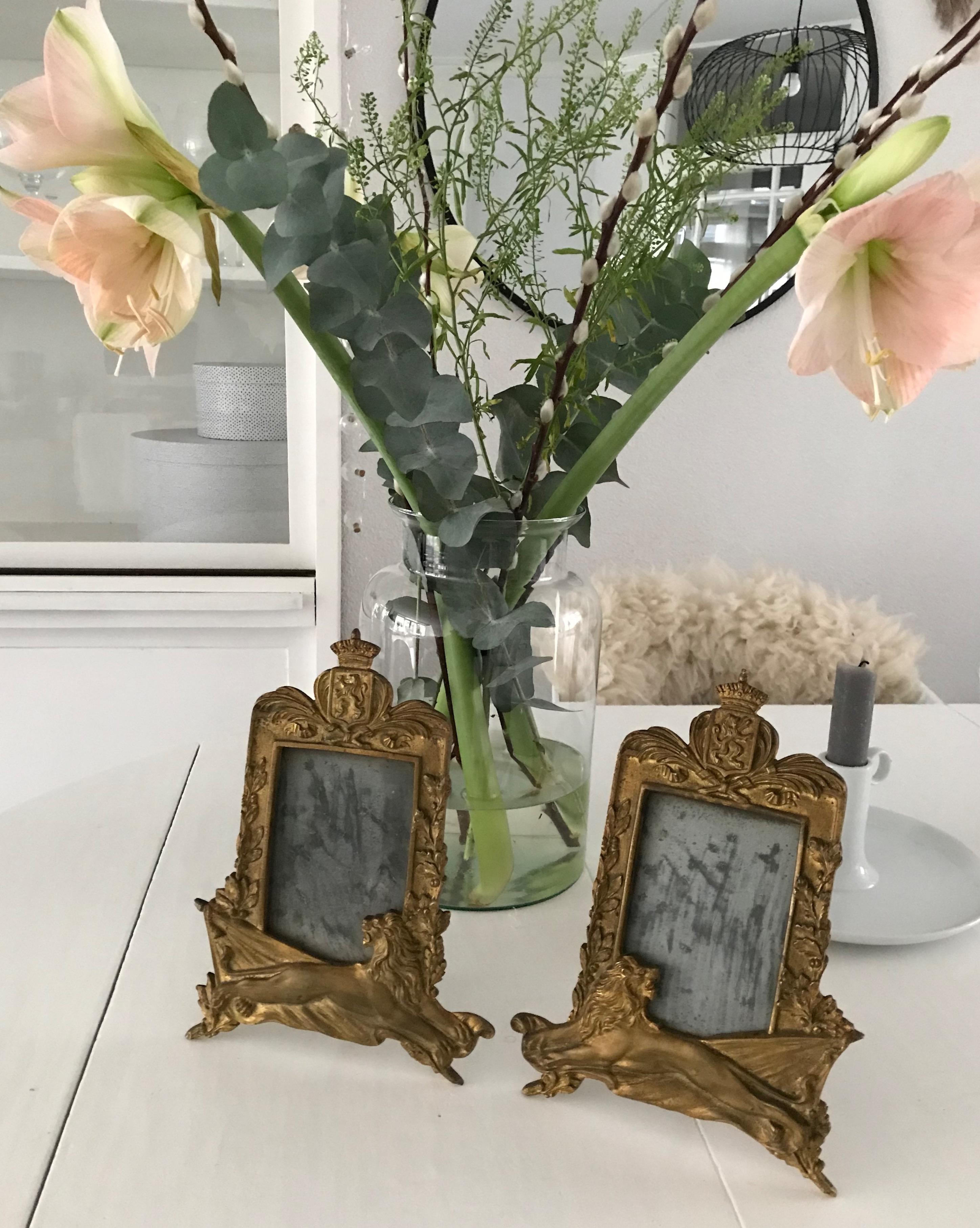 Stunning Pair of Bronze Table Picture Frames with Lion Sculptures & Royal Crowns For Sale 4