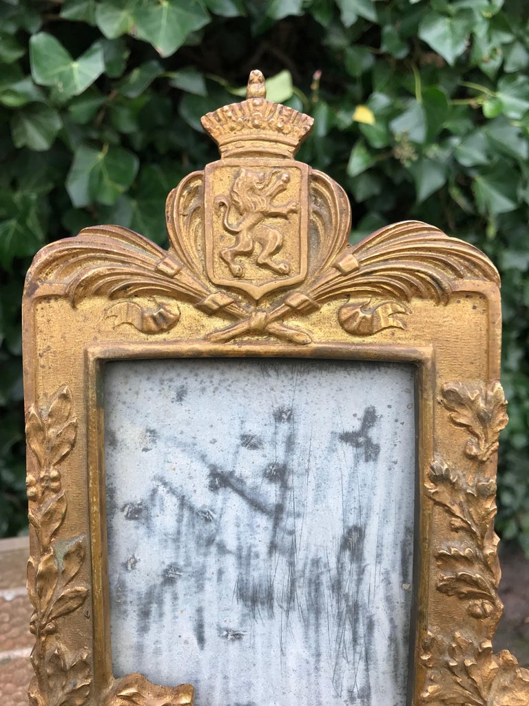 Stunning Pair of Bronze Table Picture Frames with Lion Sculptures & Royal Crowns In Good Condition For Sale In Lisse, NL