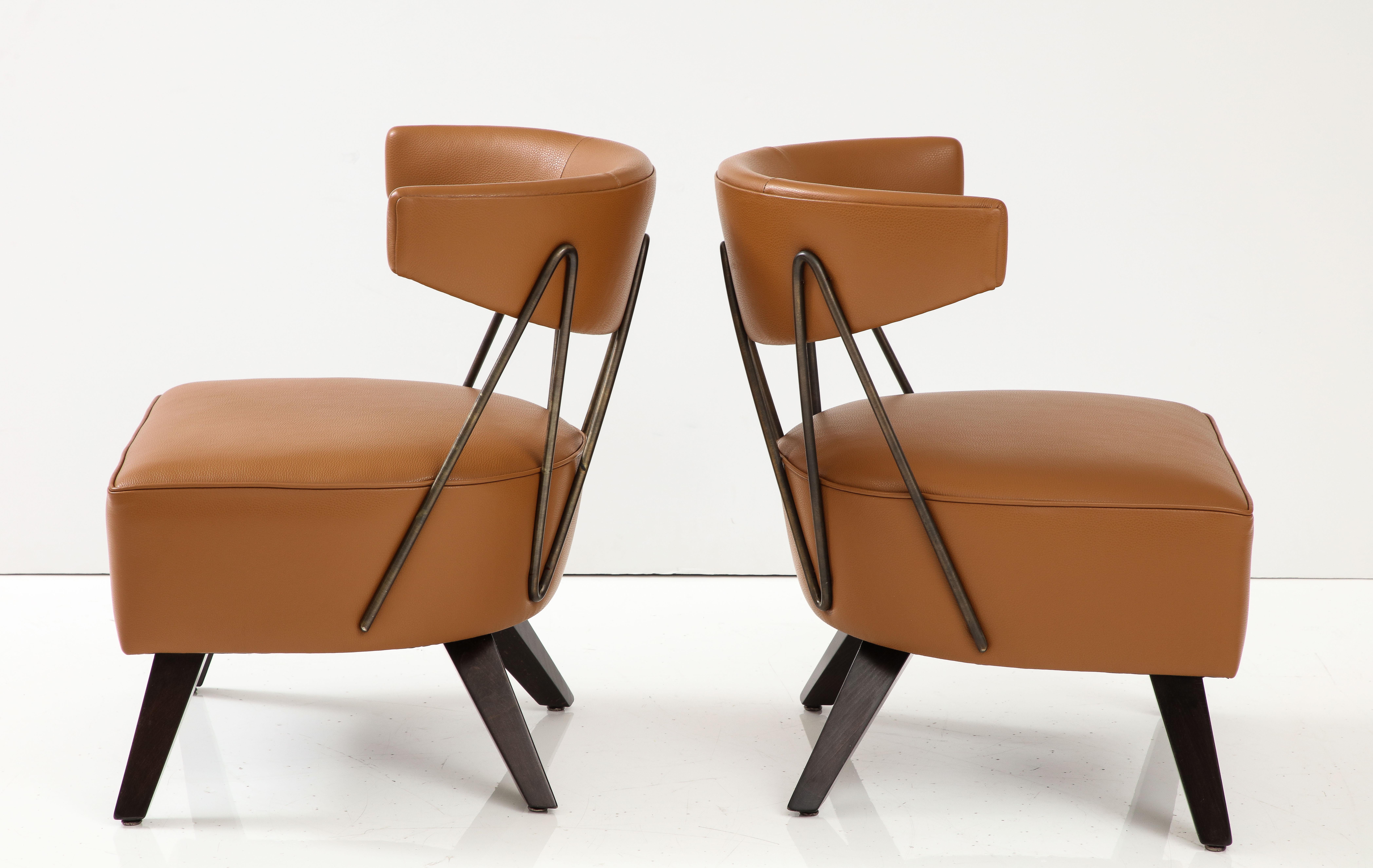 Mid-Century Modern Stunning Pair of Chairs Attributed to Billy Haines For Sale