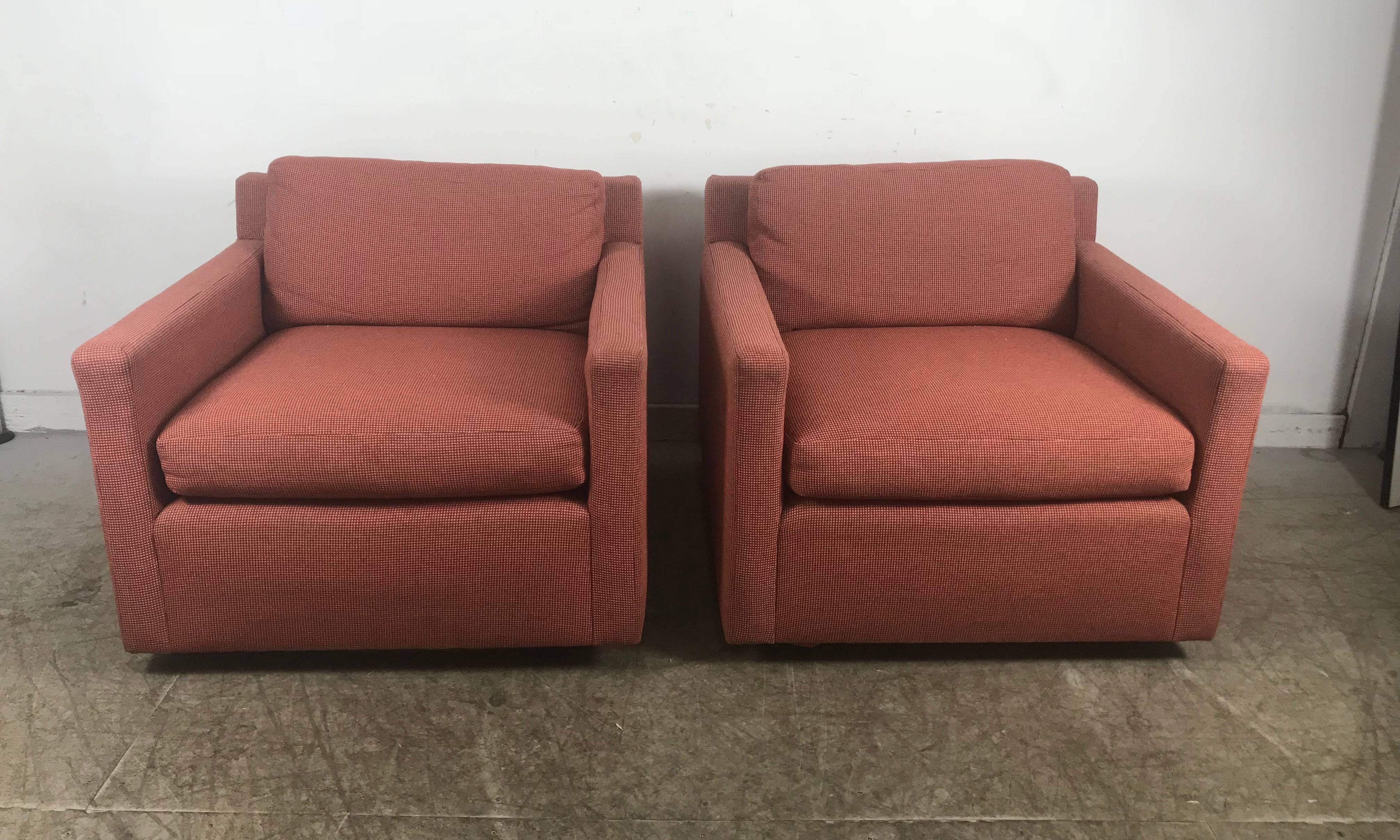 American Stunning Pair of Cube Lounge Chairs Attributed to Milo Baughman For Sale