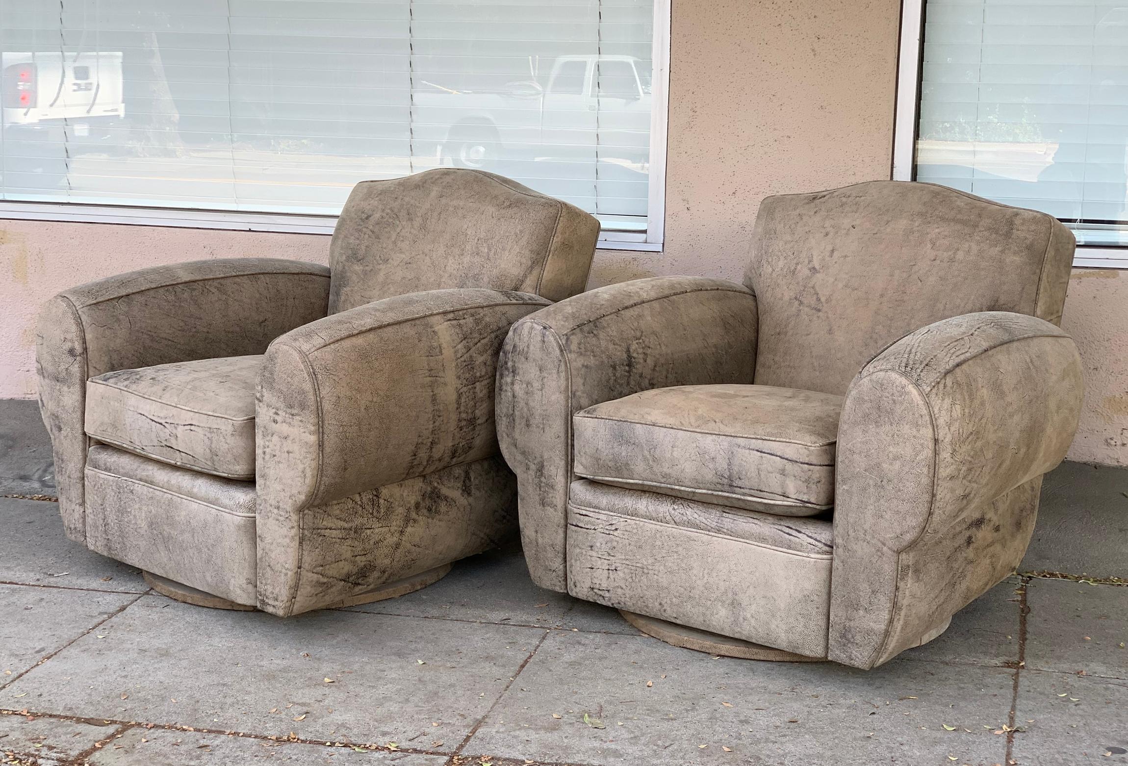 Beautiful pair of chairs designed and manufactured in Los Angeles California, upholstered in elephant print leather, the chairs have a swivel based and can swivel 360 degrees, they are newly upholstered and are in excellent condition.
Measures: 31”