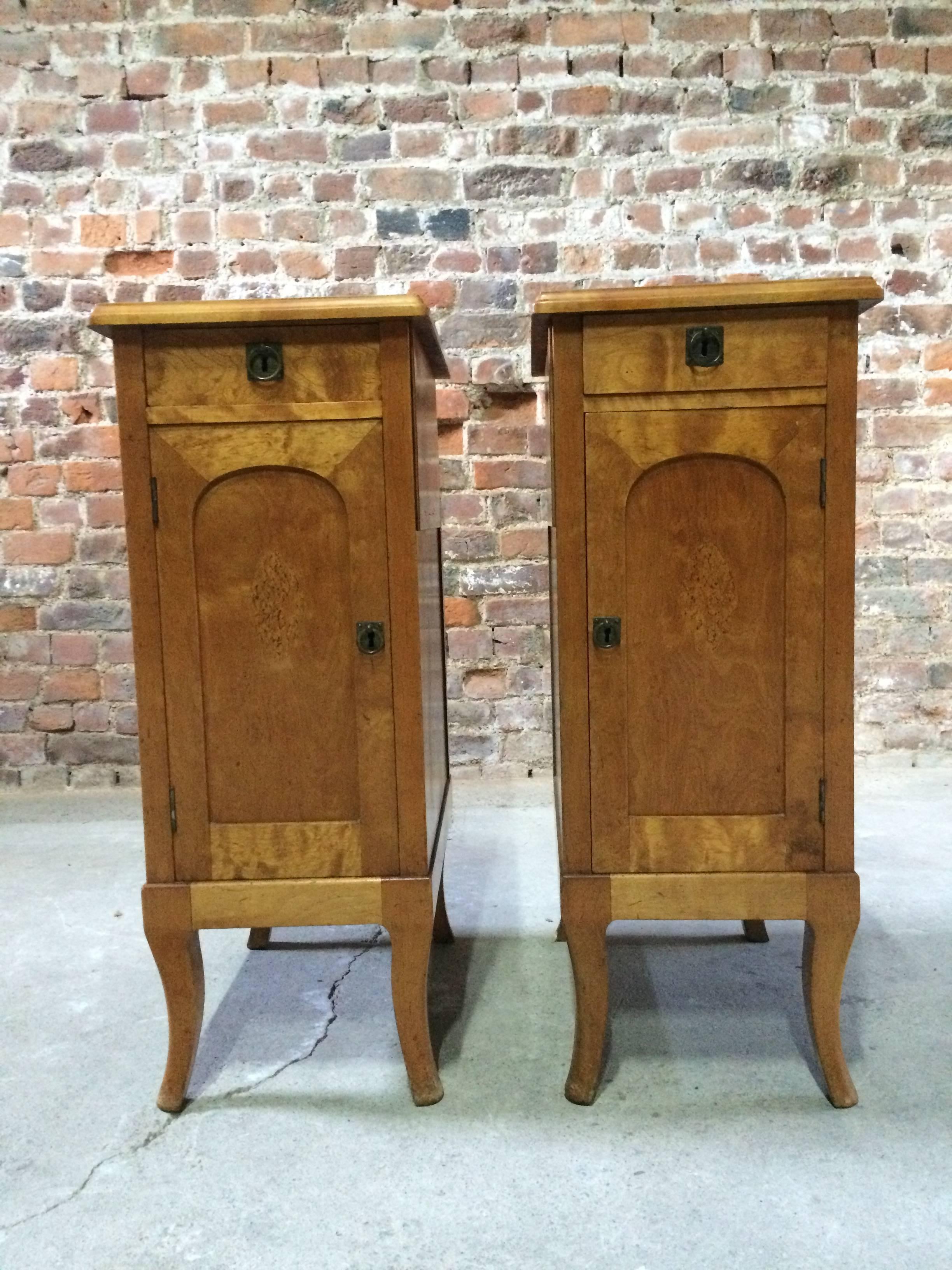 Stunning Pair of Early 20th Century French Satinwood Bedside Table Cabinets 7