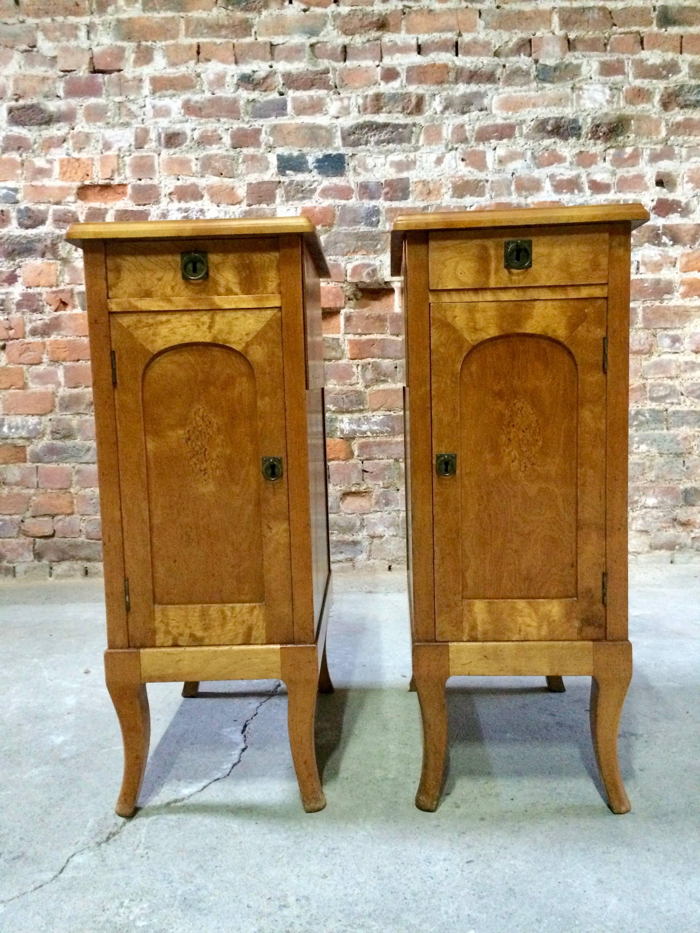 Stunning Pair of Early 20th Century French Satinwood Bedside Table Cabinets 8