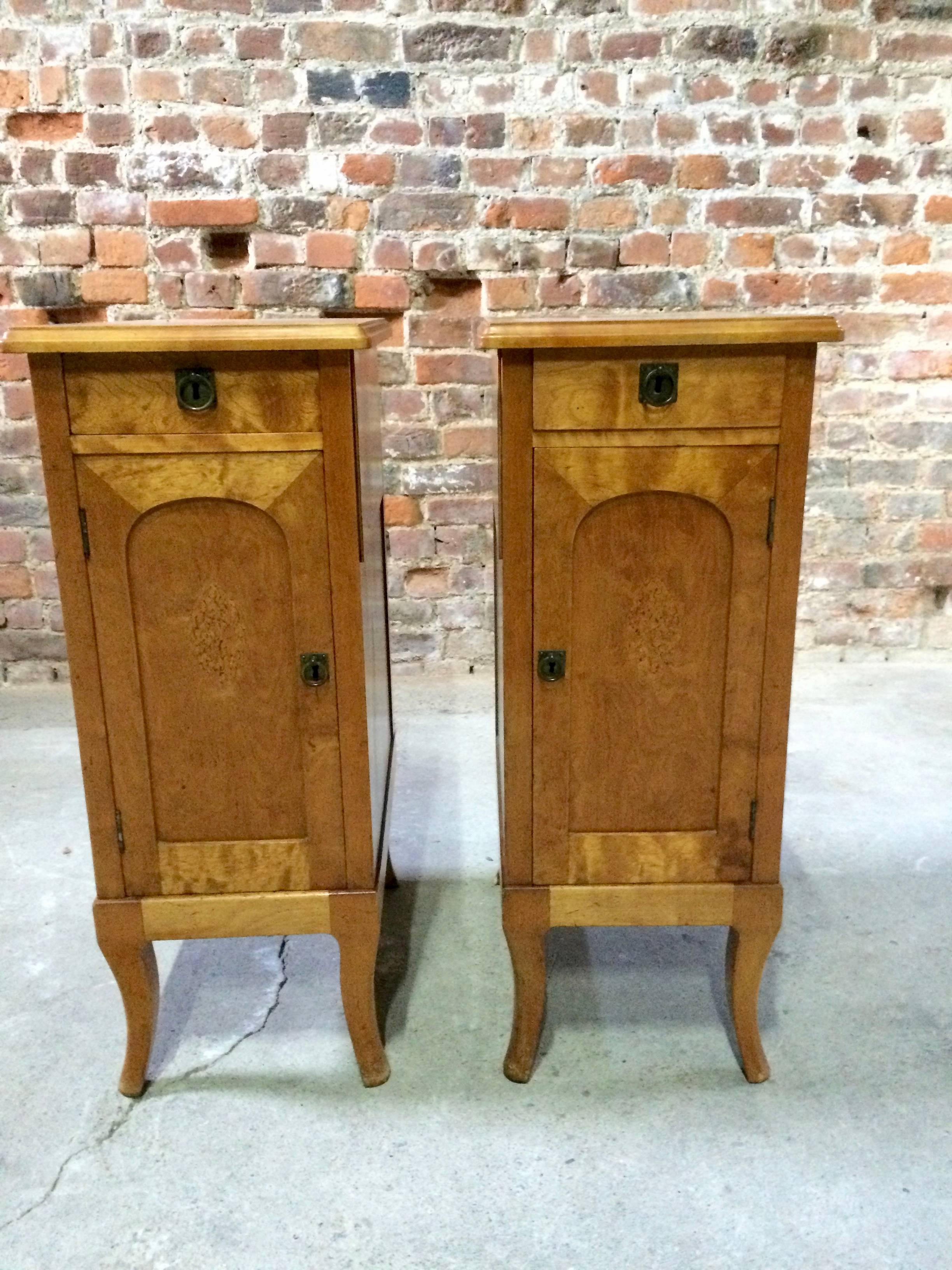 Stunning Pair of Early 20th Century French Satinwood Bedside Table Cabinets 10