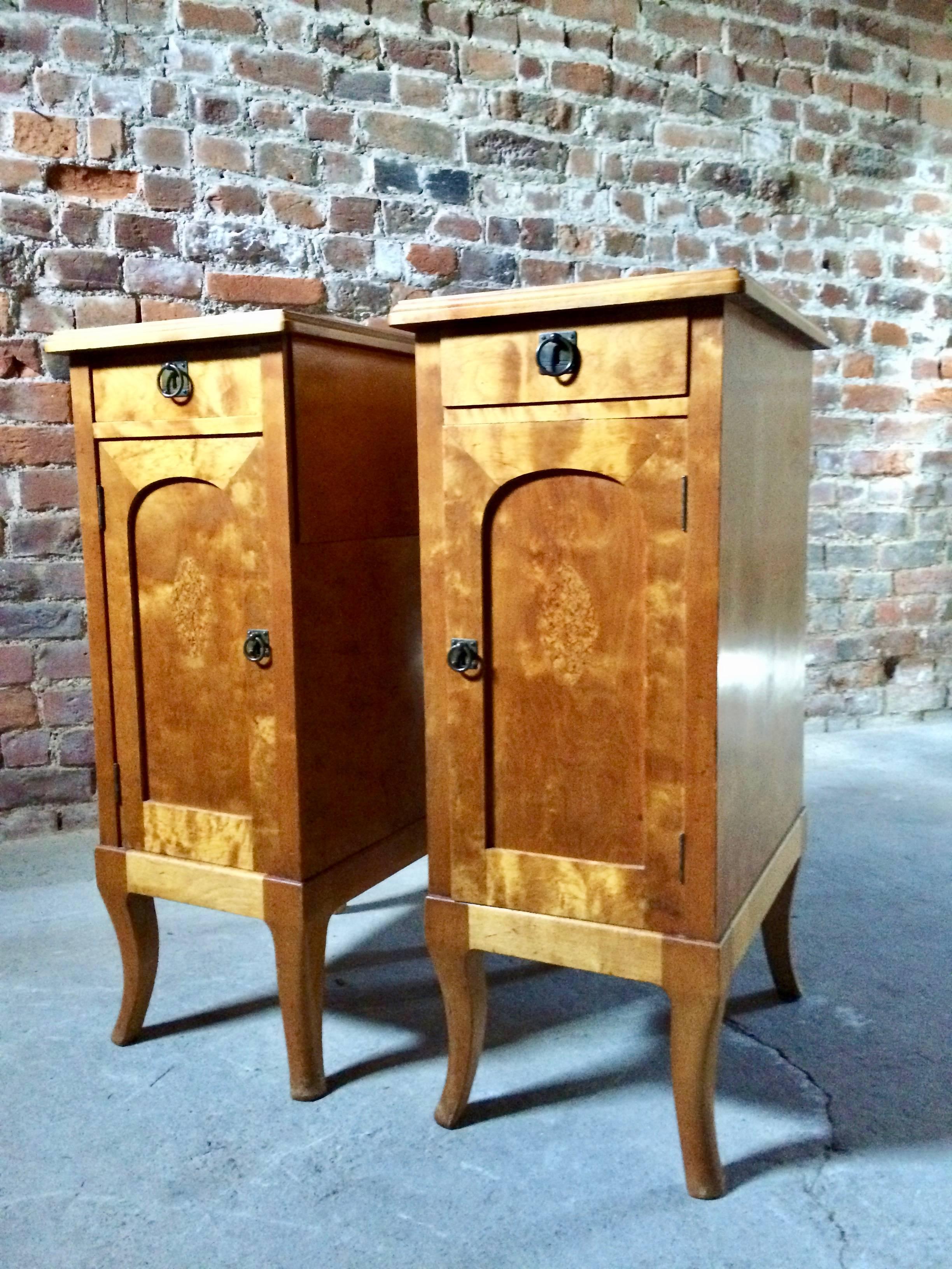 Stunning Pair of Early 20th Century French Satinwood Bedside Table Cabinets 11