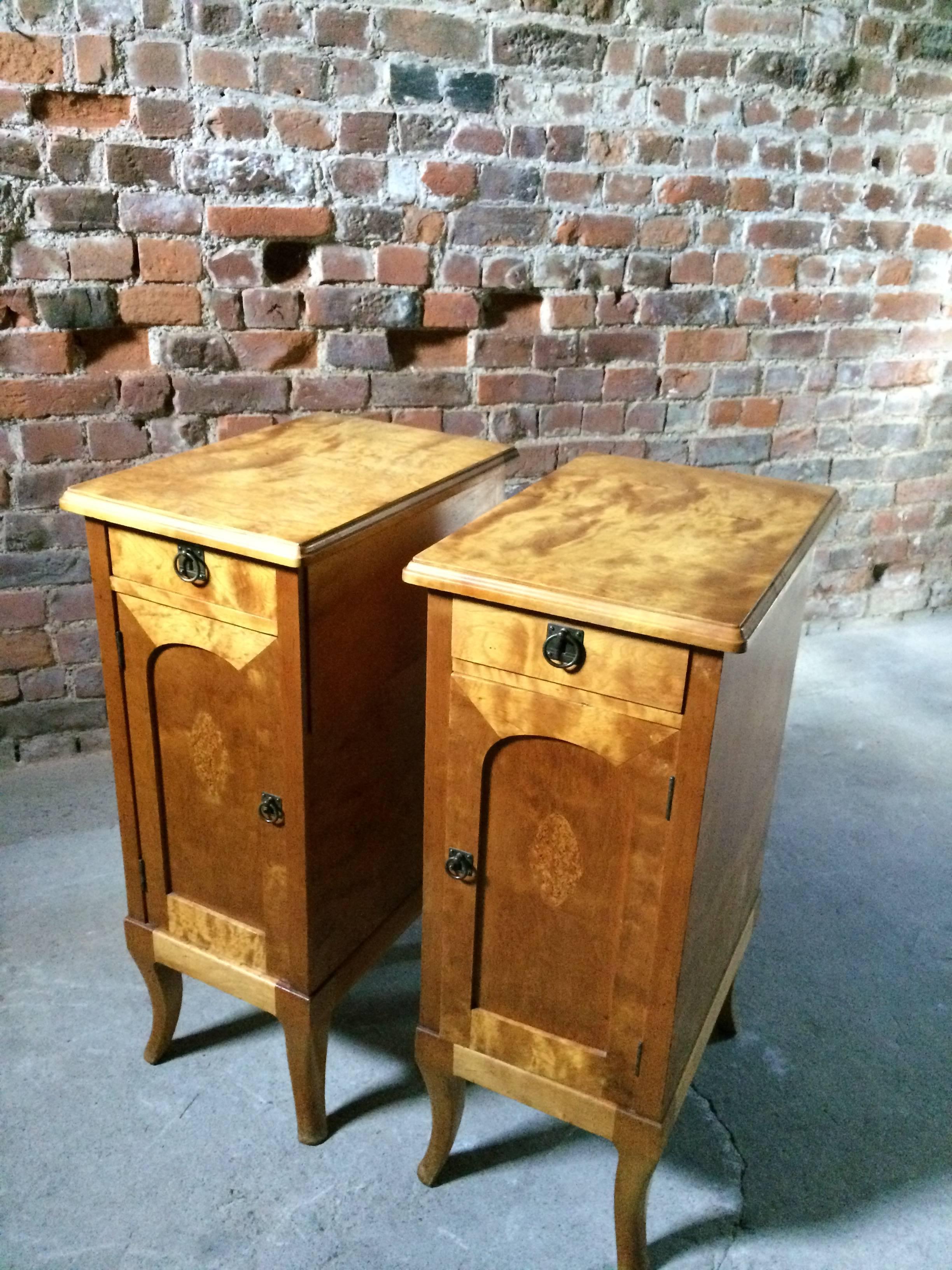 Stunning Pair of Early 20th Century French Satinwood Bedside Table Cabinets 12