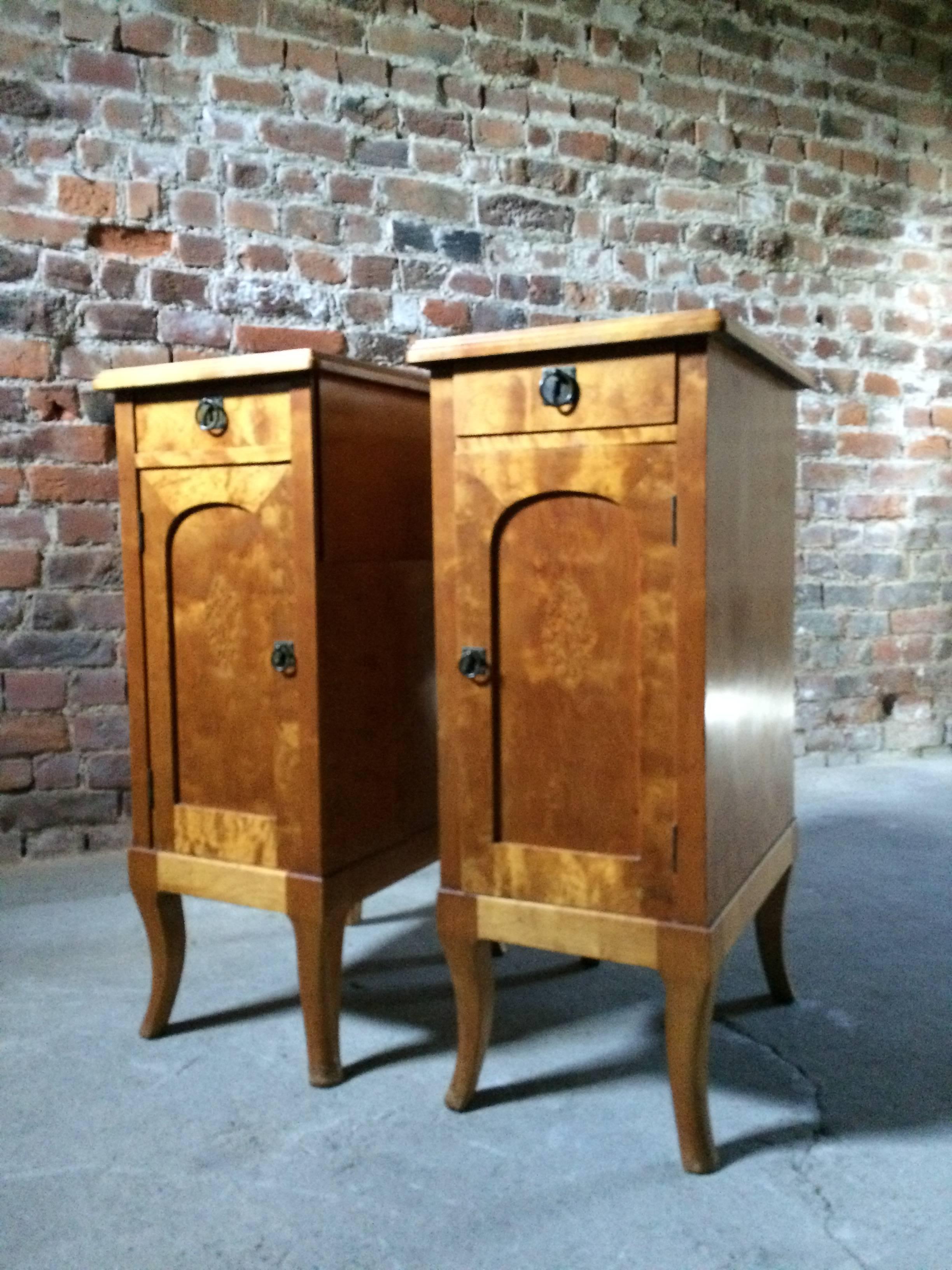 Stunning Pair of Early 20th Century French Satinwood Bedside Table Cabinets 13