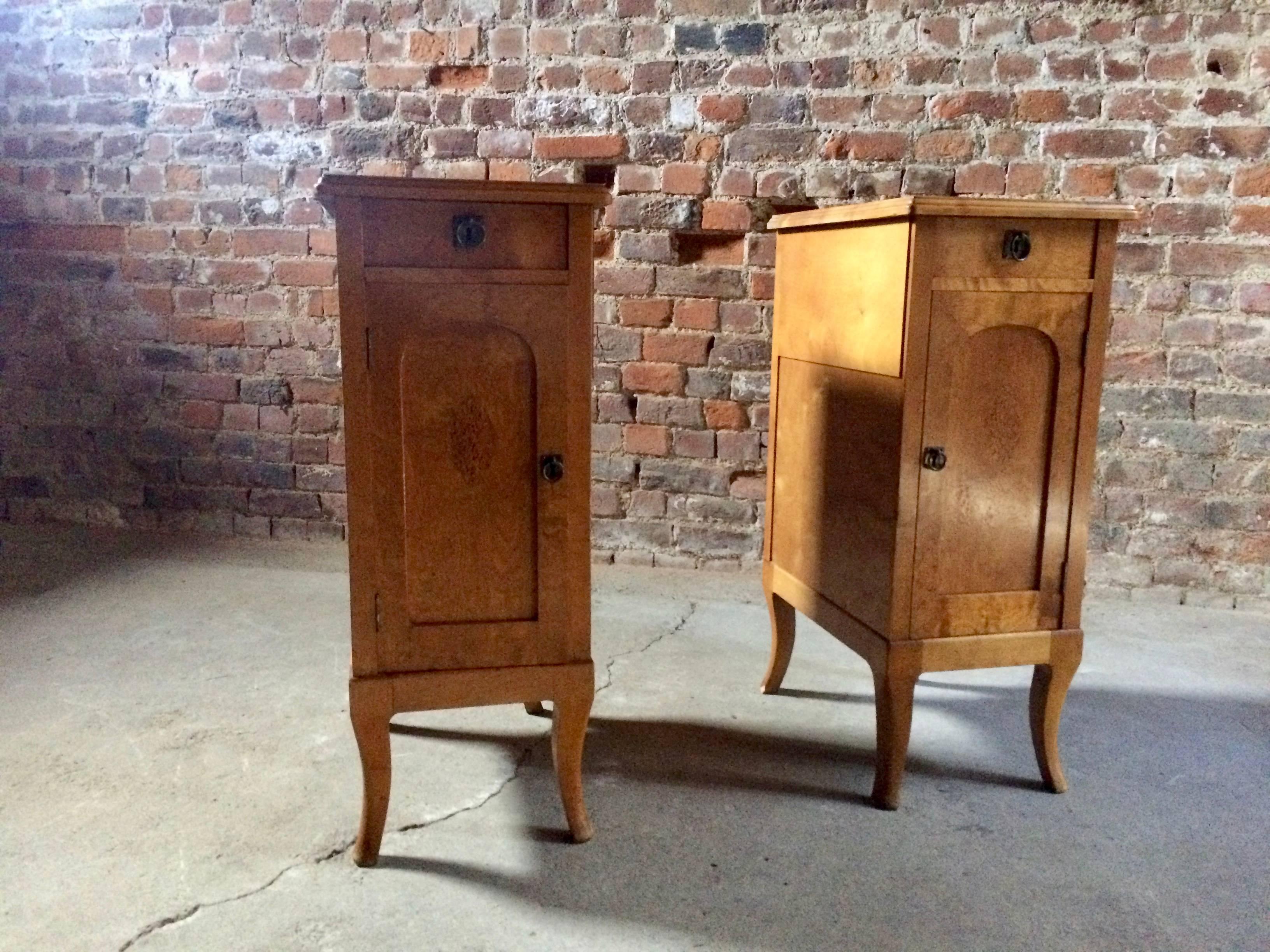 Stunning Pair of Early 20th Century French Satinwood Bedside Table Cabinets 1