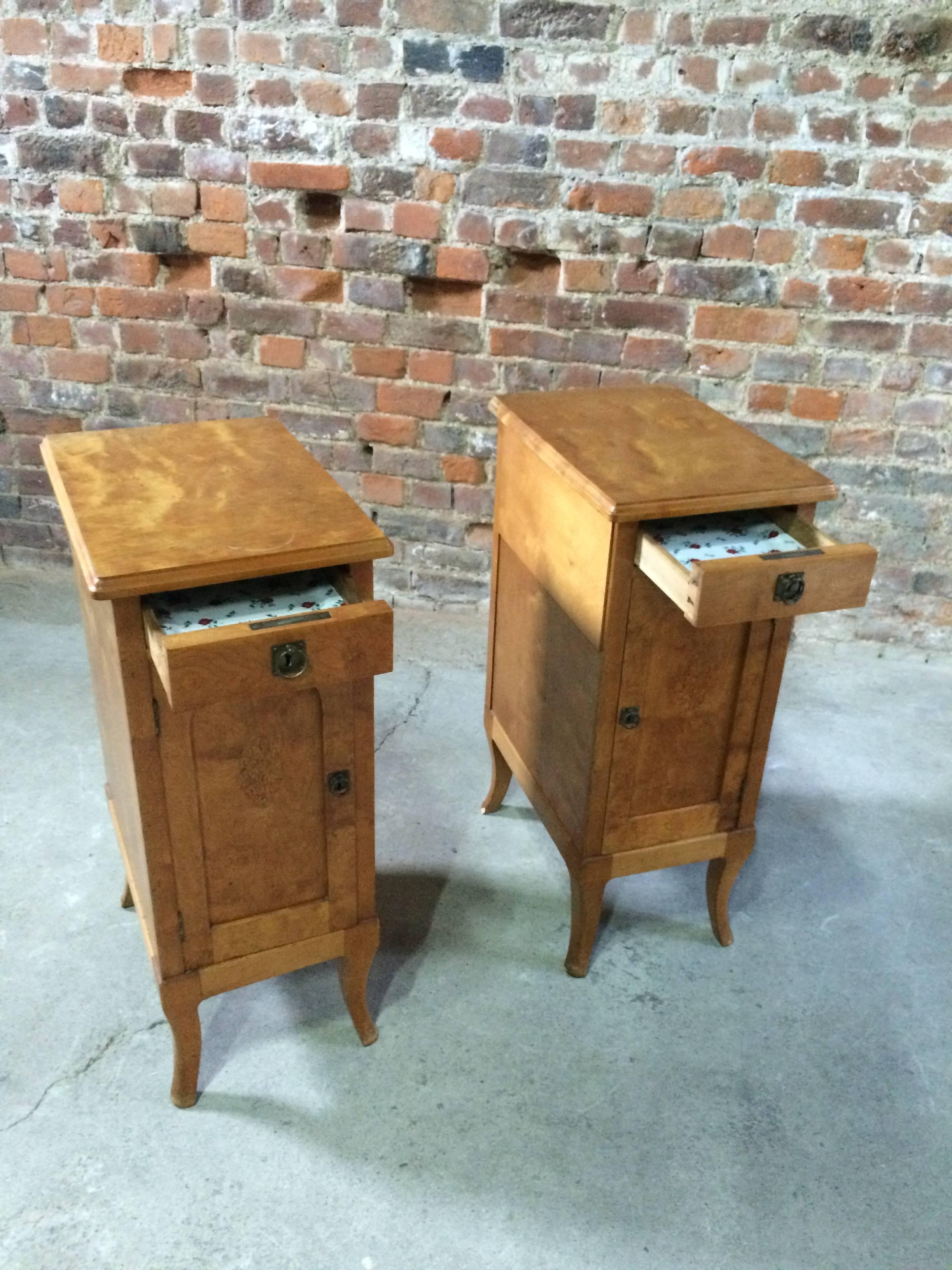 Stunning Pair of Early 20th Century French Satinwood Bedside Table Cabinets 2