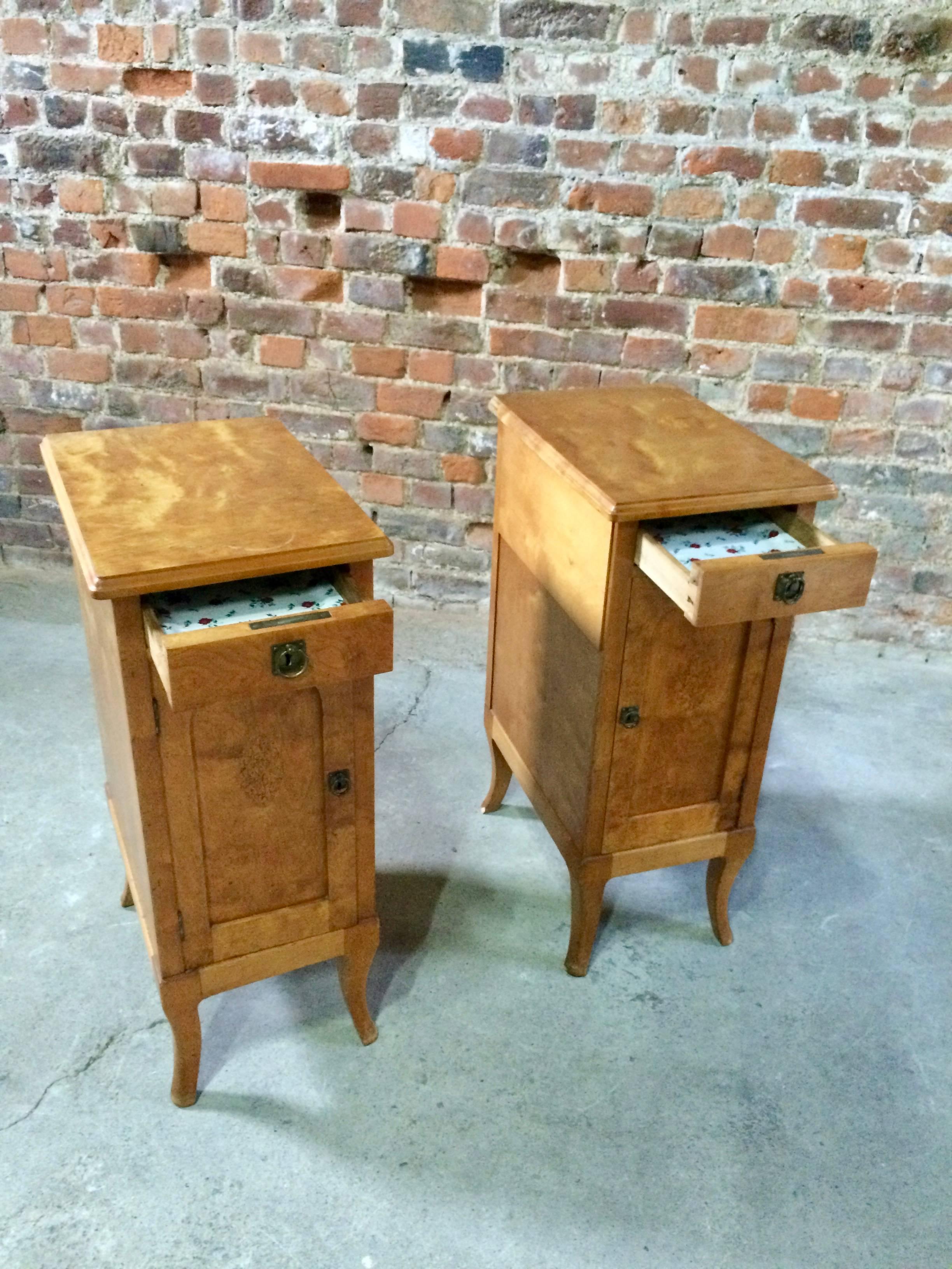 Stunning Pair of Early 20th Century French Satinwood Bedside Table Cabinets 3